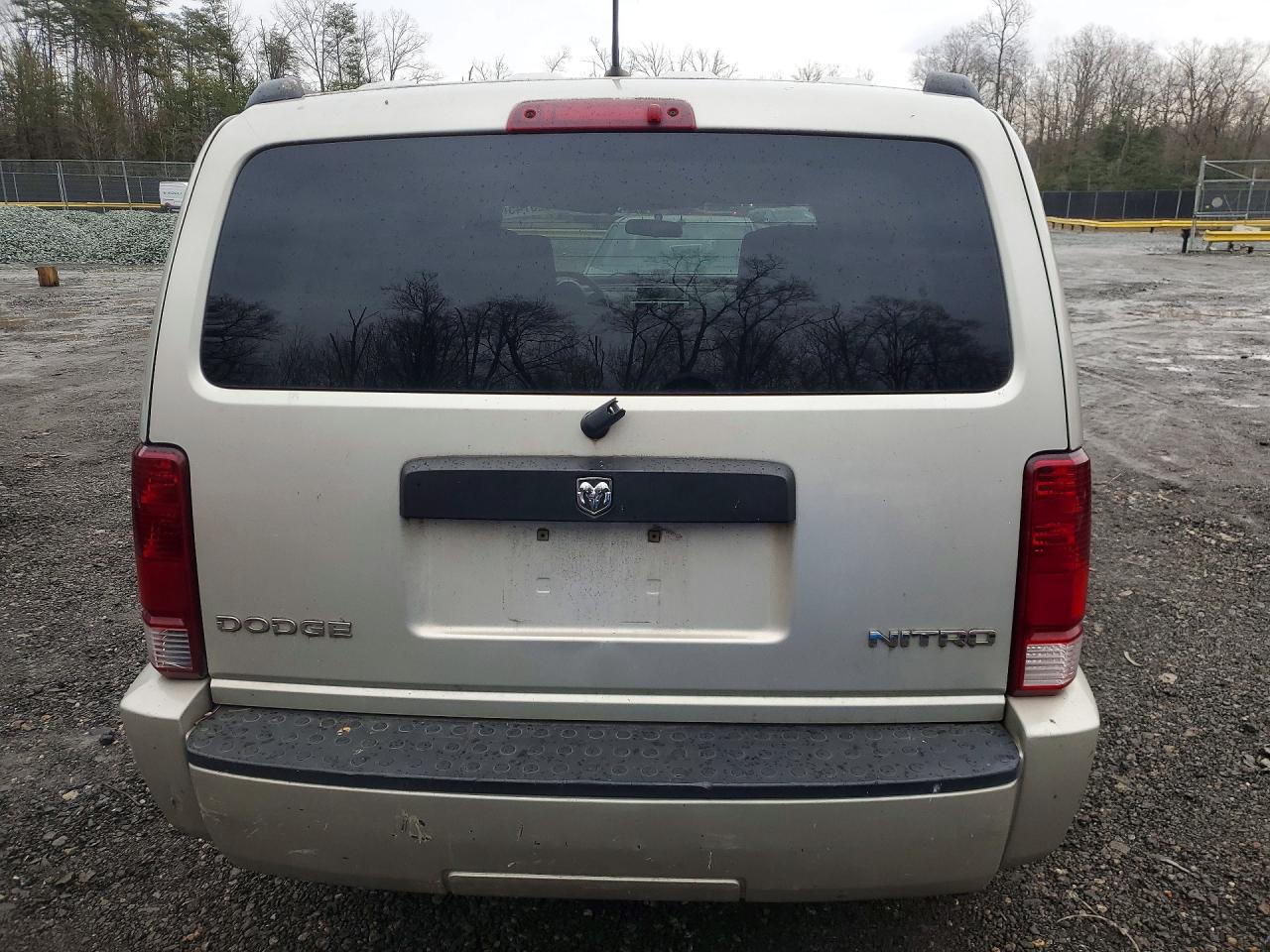 2009 Dodge Nitro Se Silver vin: 1D8GU28K99W513585