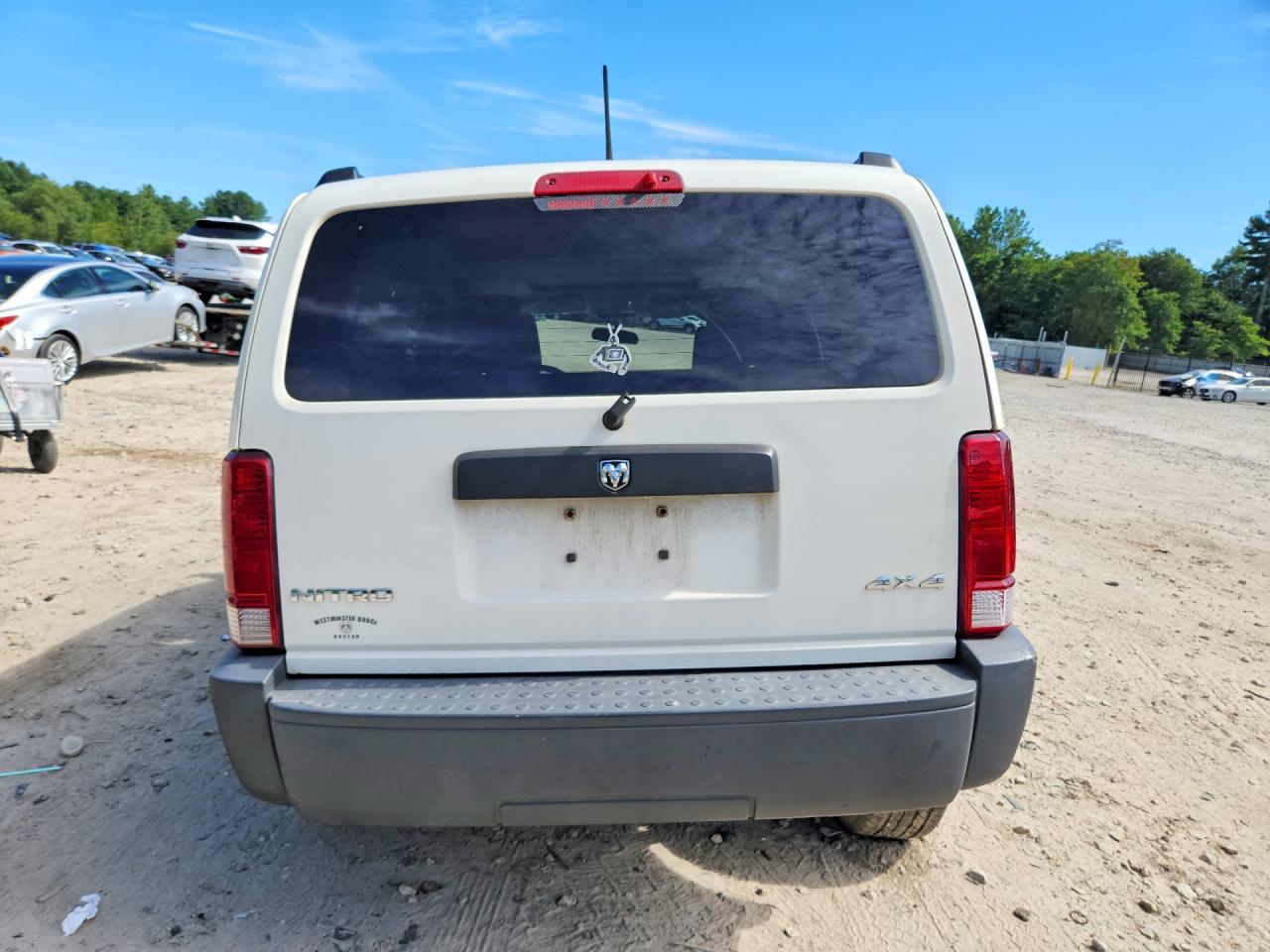 2007 Dodge Nitro Sxt White vin: 1D8GU28KX7W601932