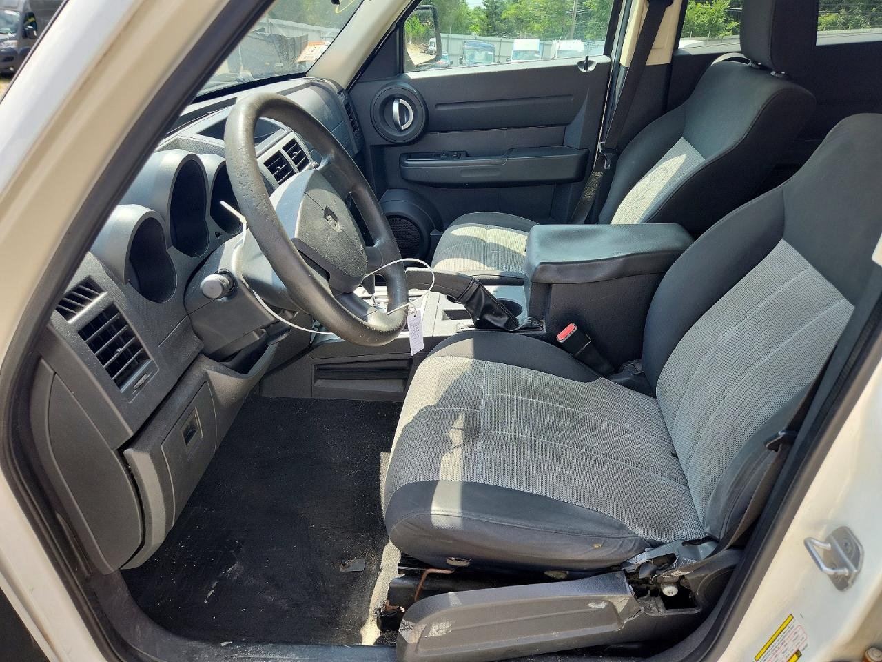 2007 Dodge Nitro Sxt White vin: 1D8GU28KX7W601932