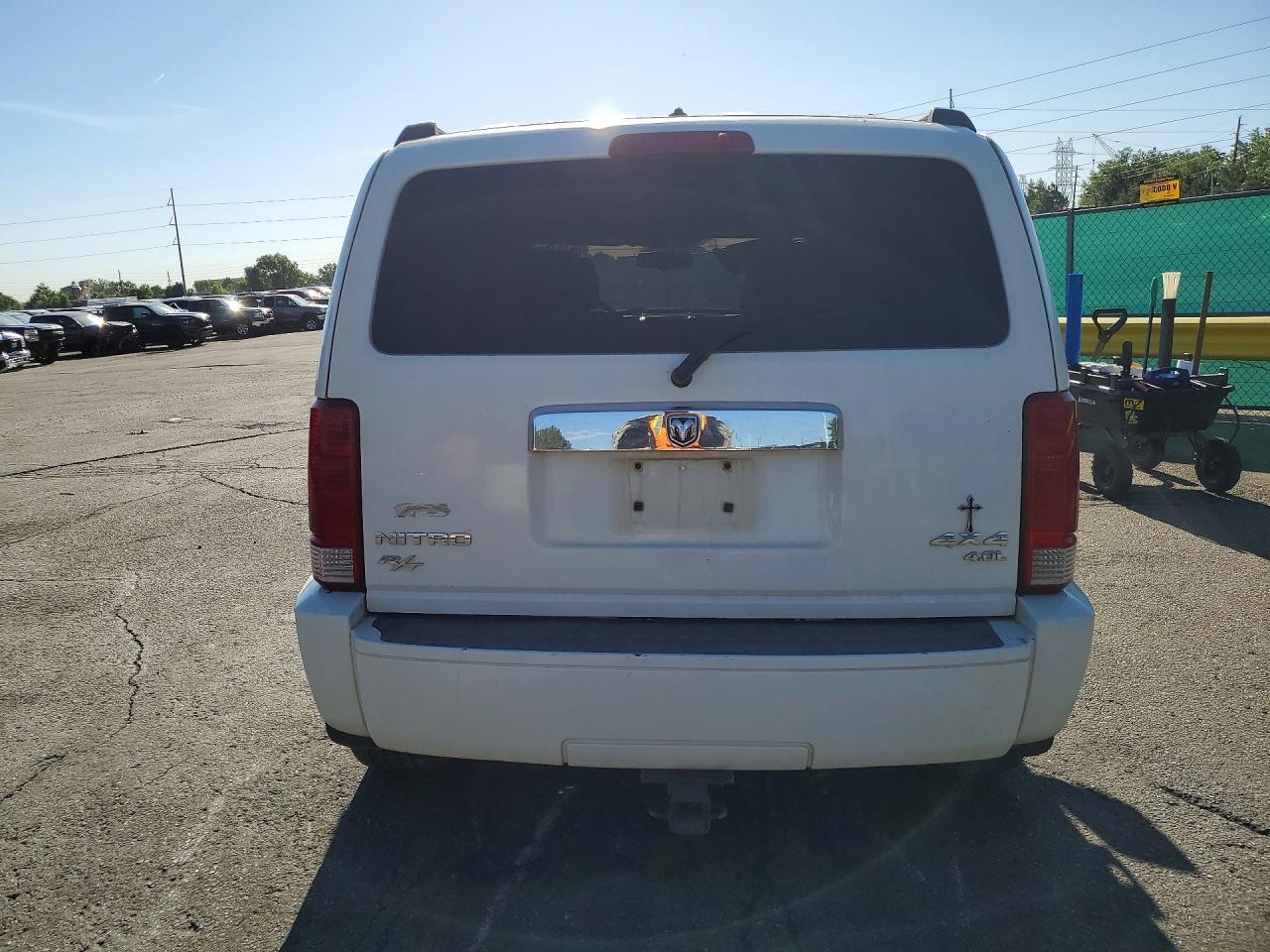2007 Dodge Nitro R White vin: 1D8GU58637W732320
