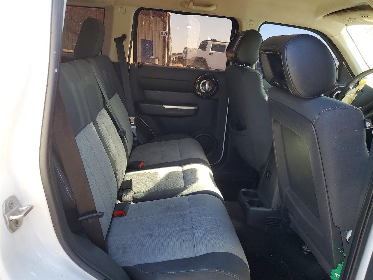 2007 Dodge Nitro R White vin: 1D8GU58637W732320