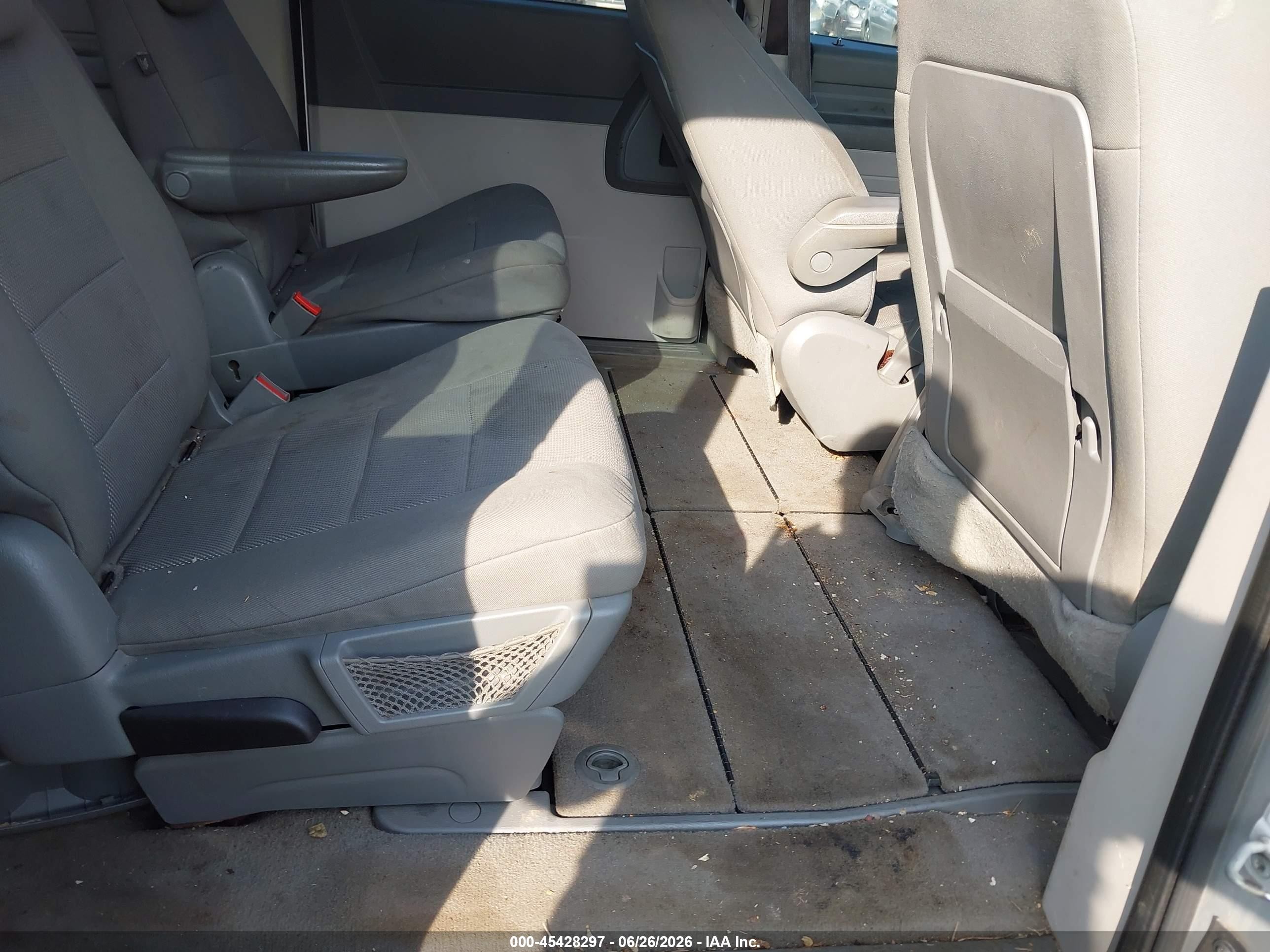 2008 Dodge Grand Caravan Se Silver vin: 1D8HN44H68B149820