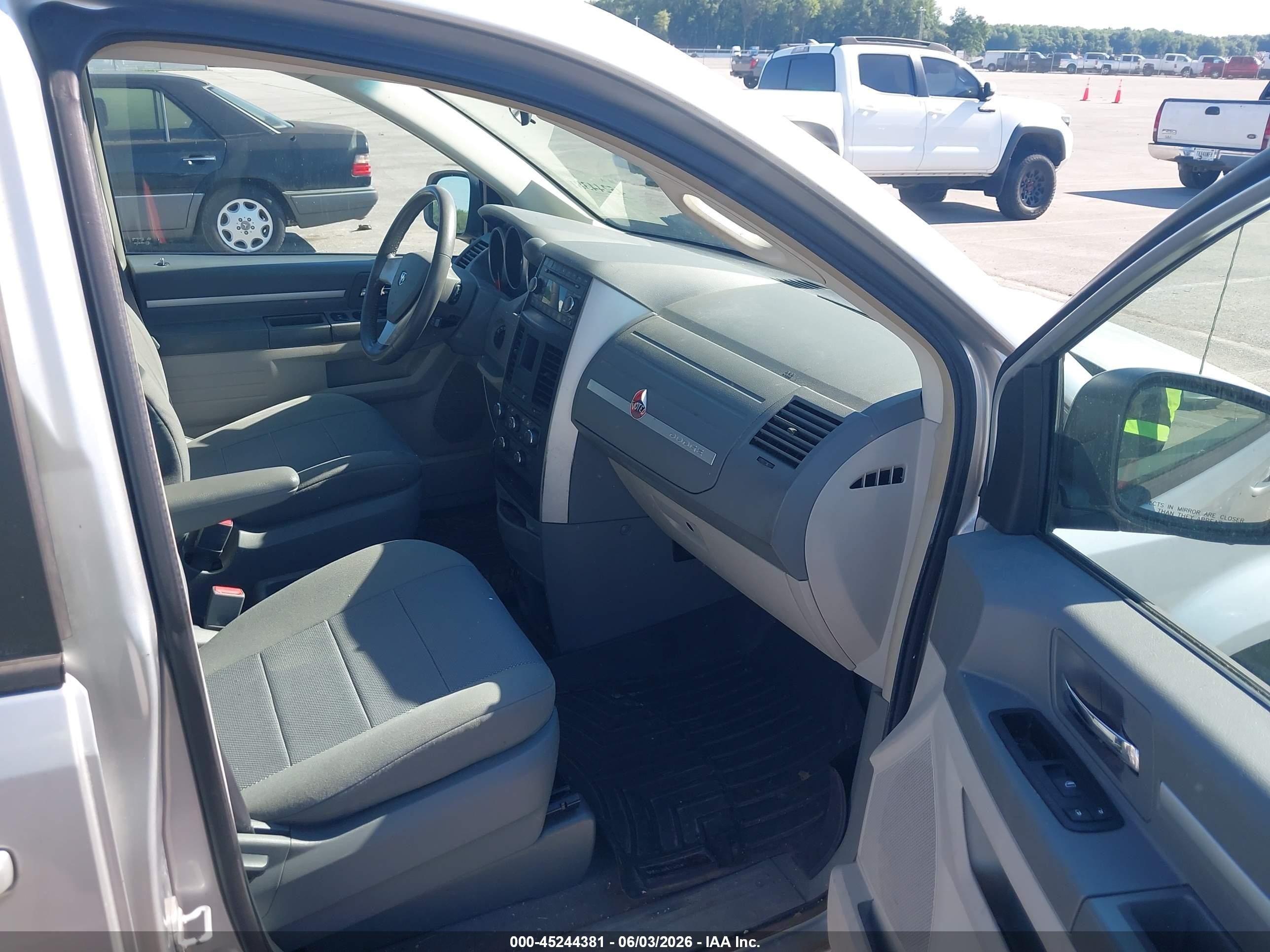 2008 Dodge Grand Caravan Sxt Silver vin: 1D8HN54PX8B106370