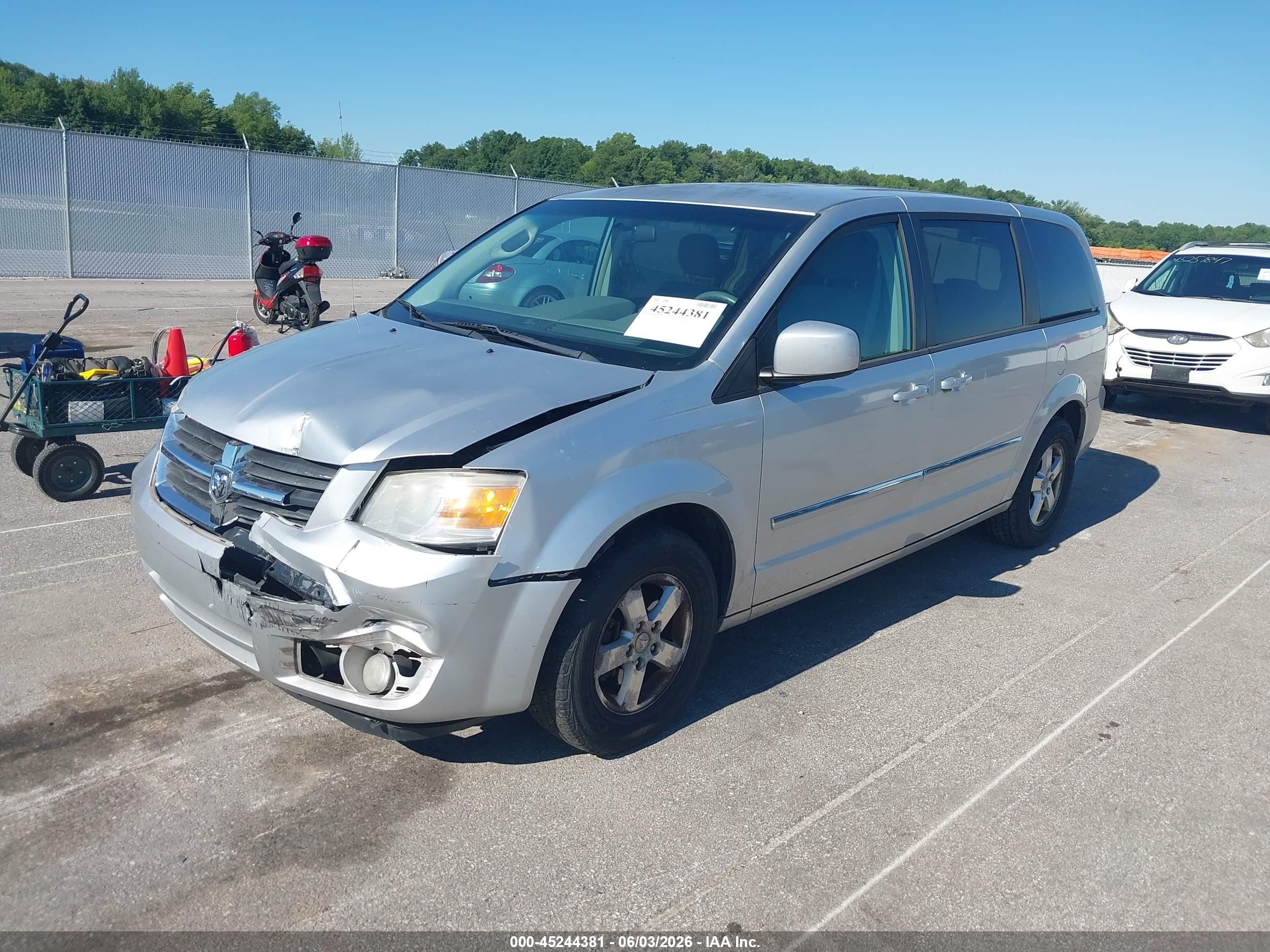 2008 Dodge Grand Caravan Sxt Silver vin: 1D8HN54PX8B106370