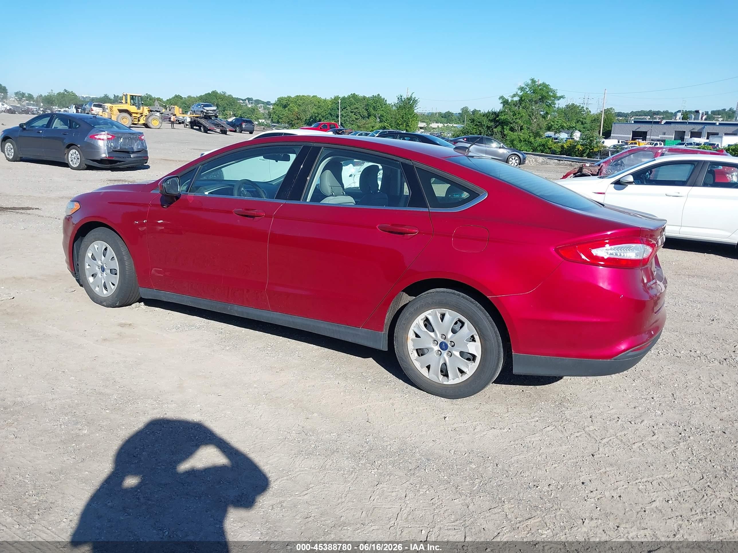 2014 Ford Fusion S Red vin: 1FA6P0G70E5401413