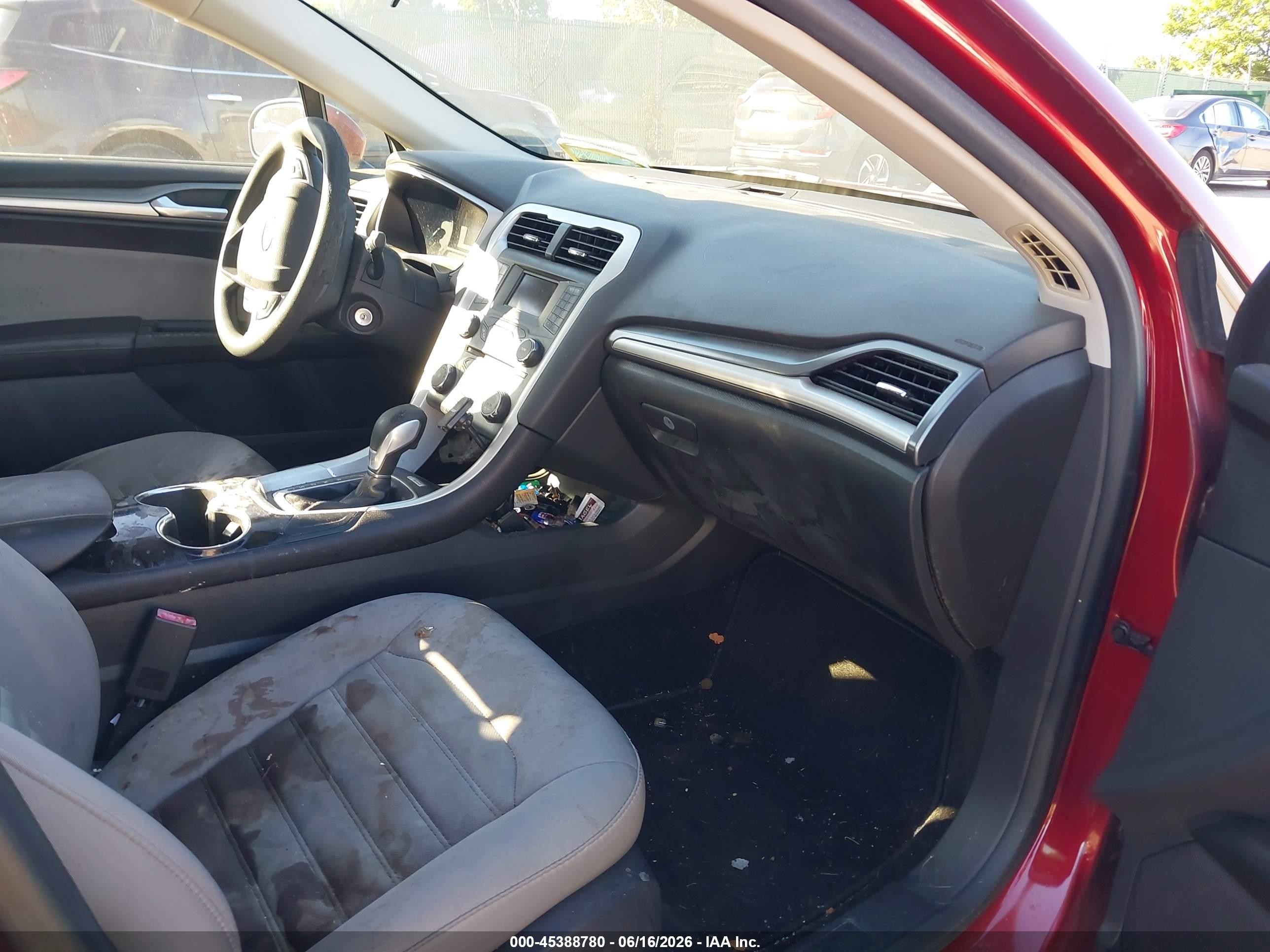 2014 Ford Fusion S Red vin: 1FA6P0G70E5401413