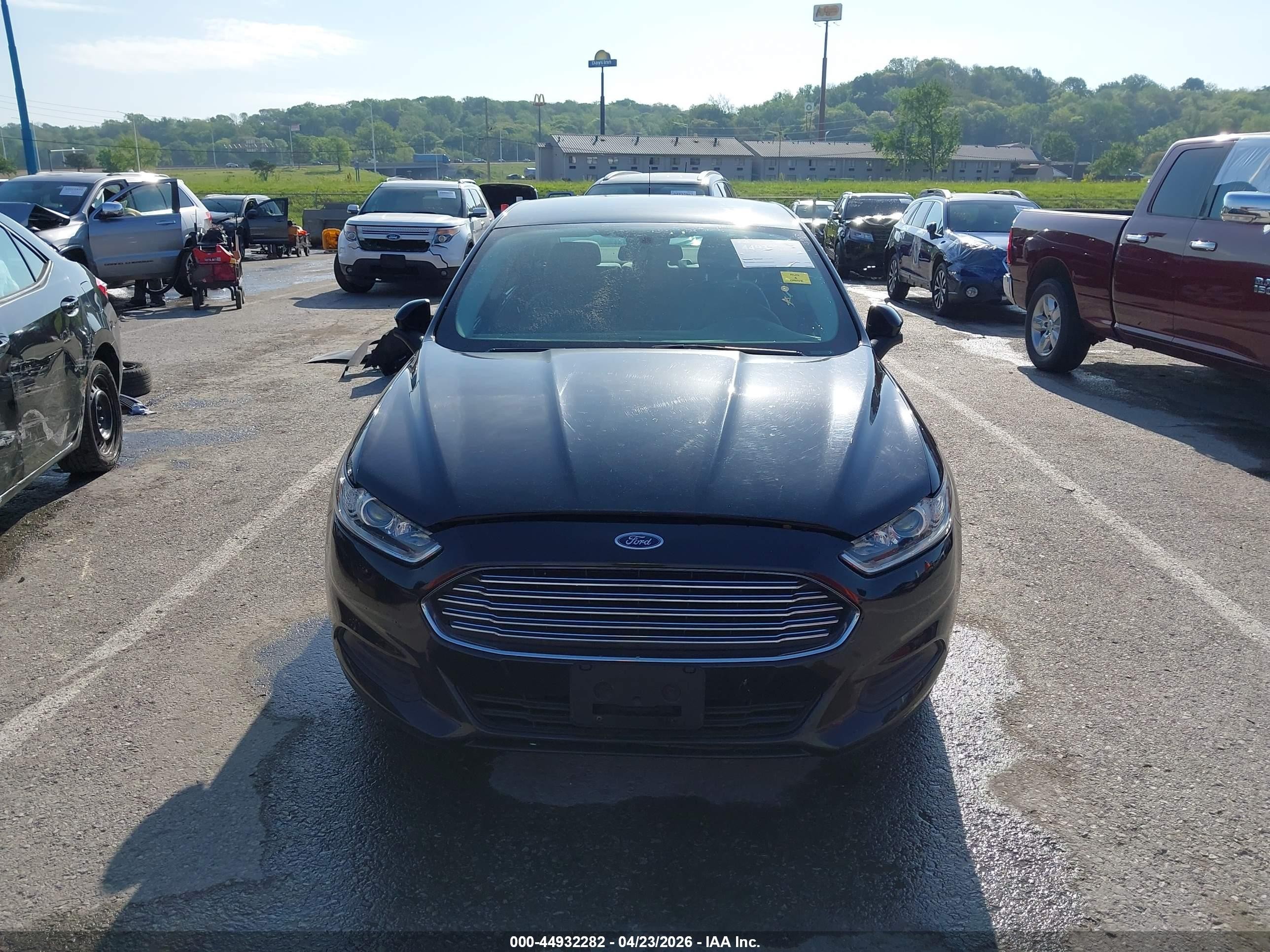 2015 Ford Fusion S Черный vin: 1FA6P0G70F5102196