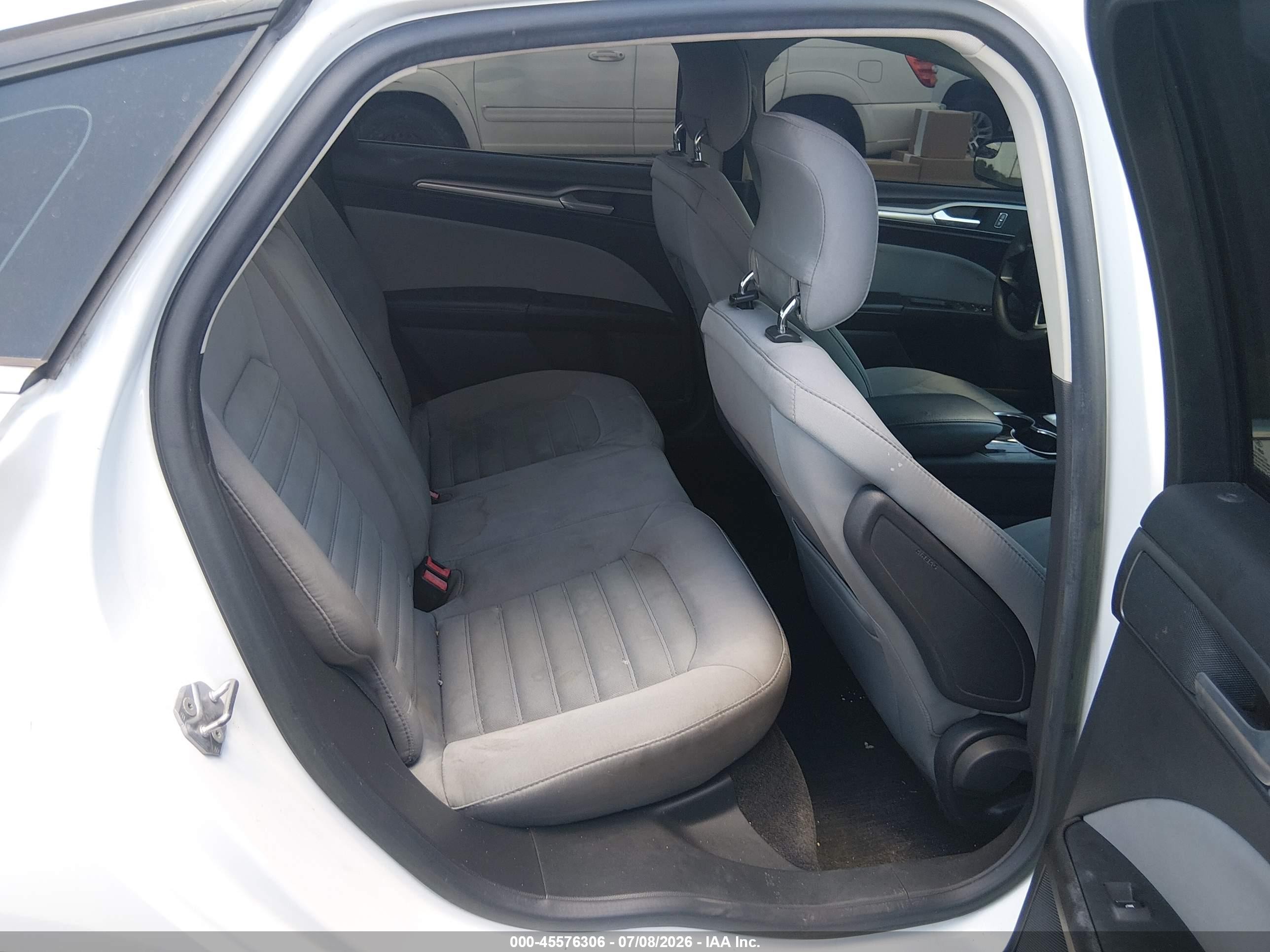 2015 Ford Fusion S Белый vin: 1FA6P0G70F5114879
