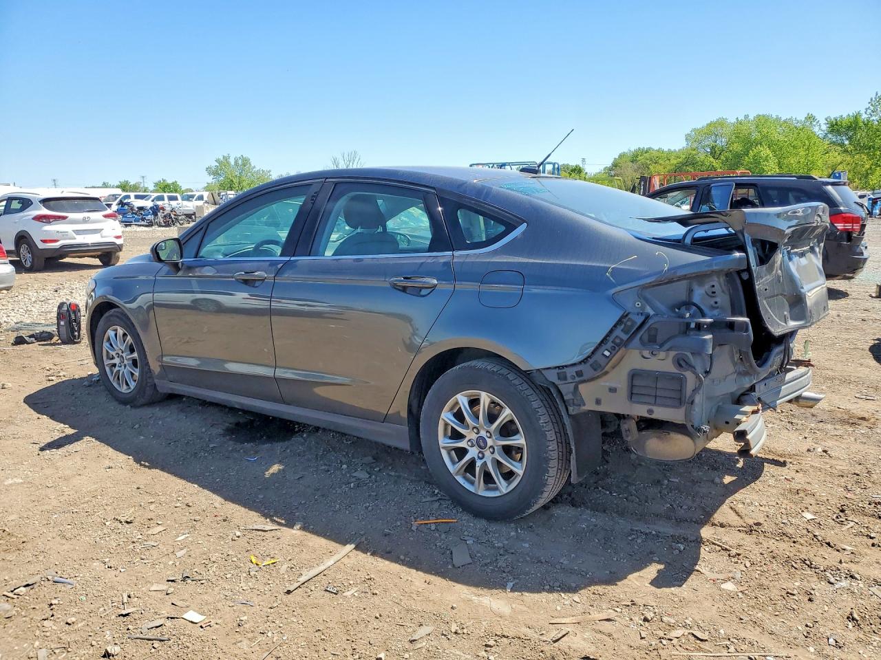 2015 Ford Fusion S Серый vin: 1FA6P0G70F5120522
