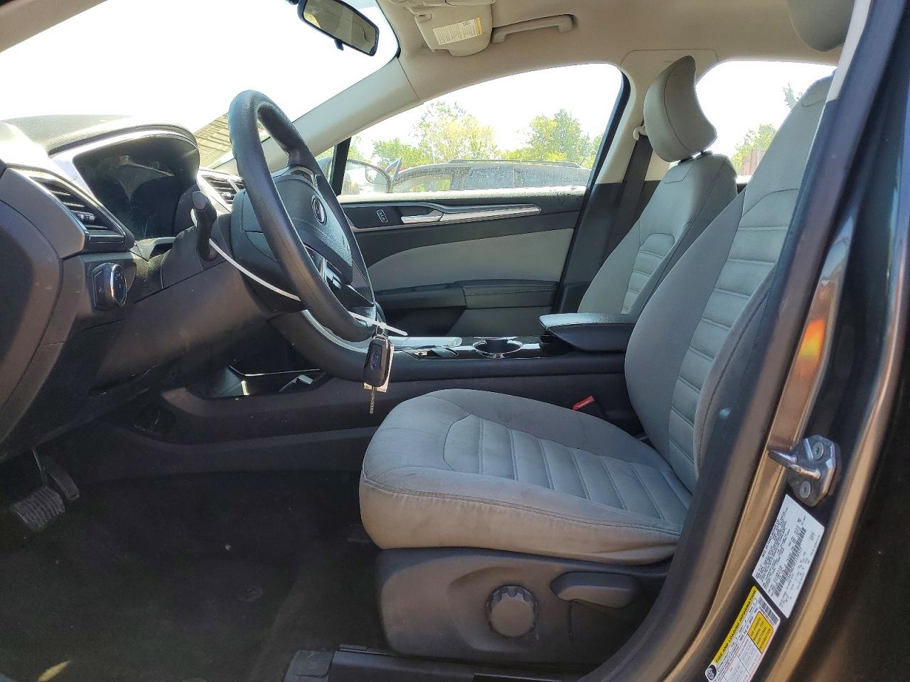 2015 Ford Fusion S Серый vin: 1FA6P0G70F5120522