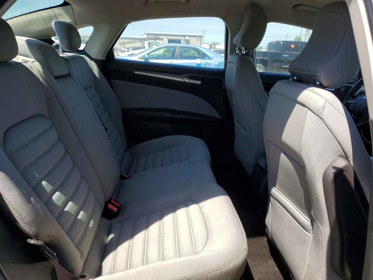 2015 Ford Fusion S Серый vin: 1FA6P0G70F5120522