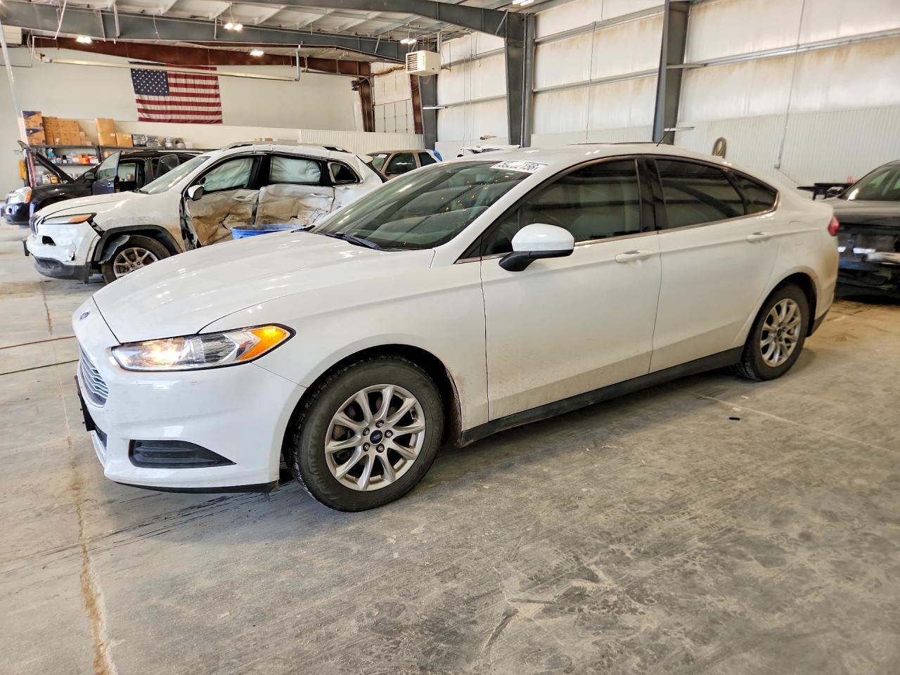 2015 Ford Fusion S Белый vin: 1FA6P0G70F5126014