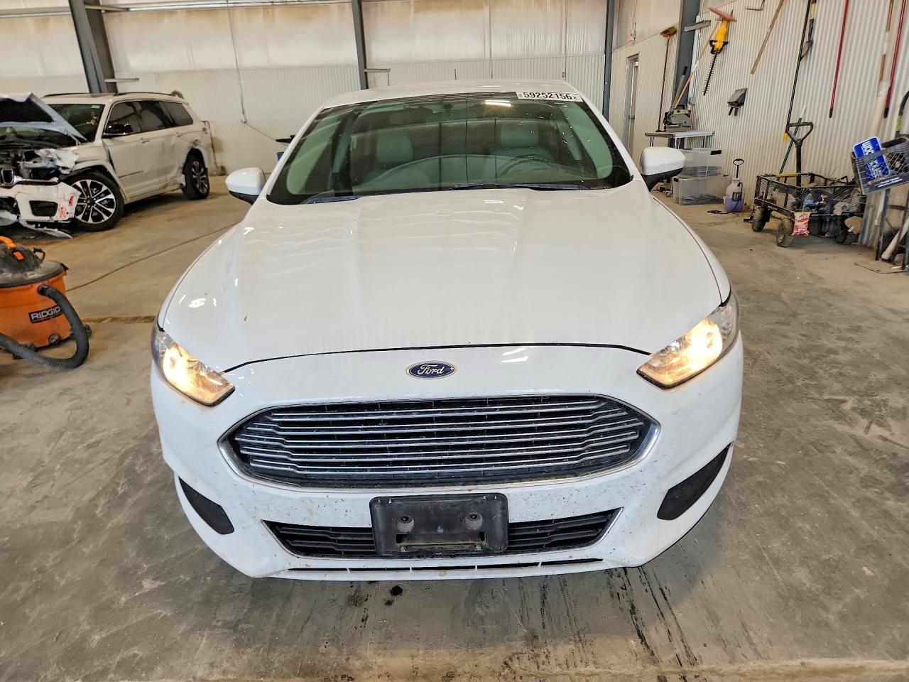 2015 Ford Fusion S Белый vin: 1FA6P0G70F5126014
