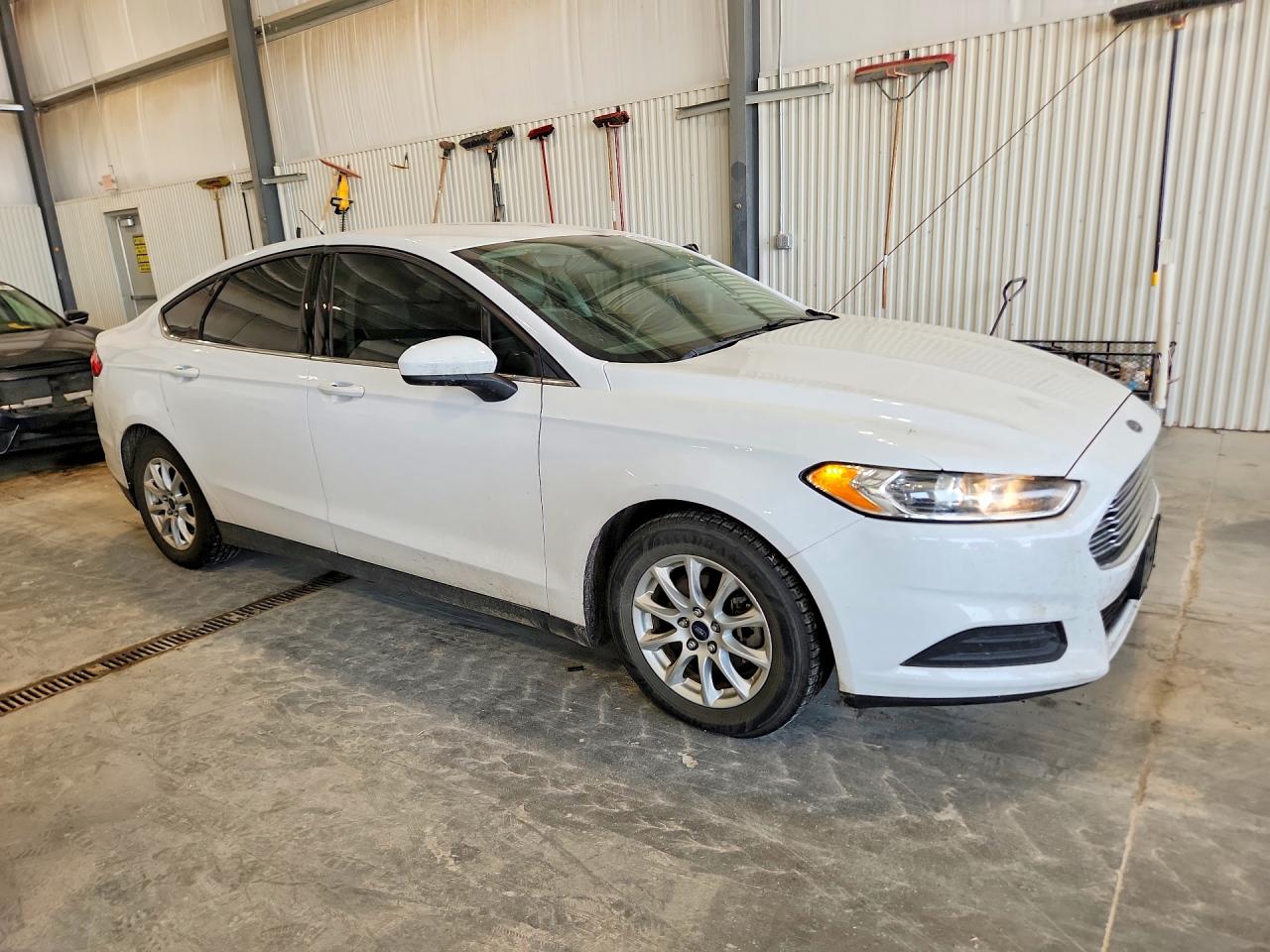 2015 Ford Fusion S Белый vin: 1FA6P0G70F5126014