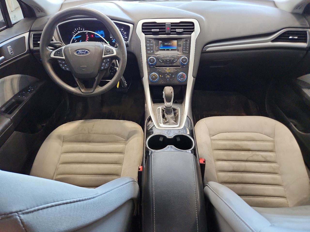 2015 Ford Fusion S Белый vin: 1FA6P0G70F5126014