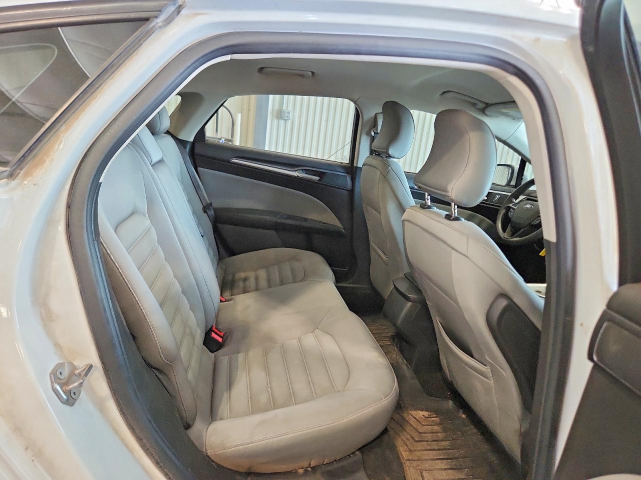 2015 Ford Fusion S Белый vin: 1FA6P0G70F5126014