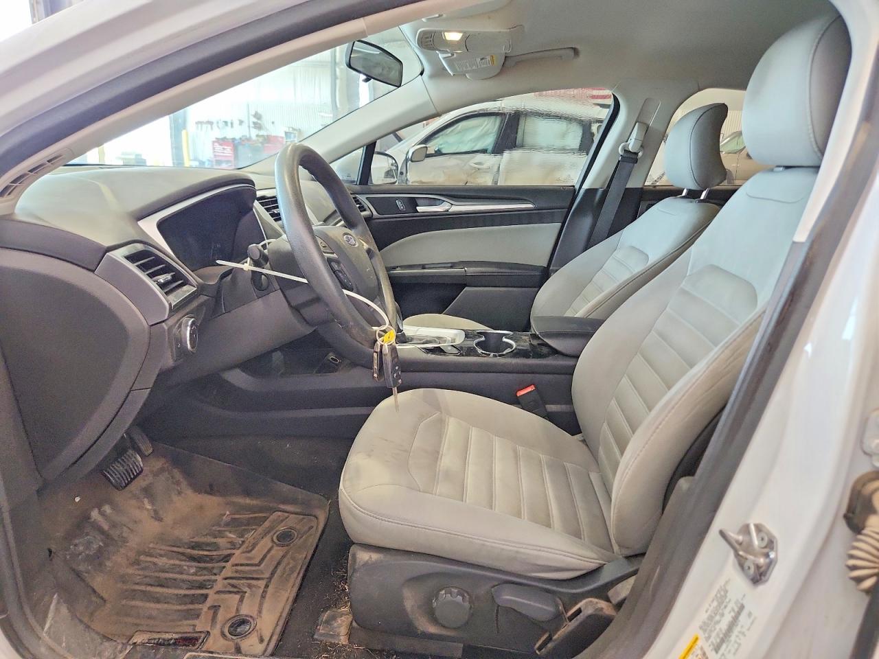 2015 Ford Fusion S Белый vin: 1FA6P0G70F5126014