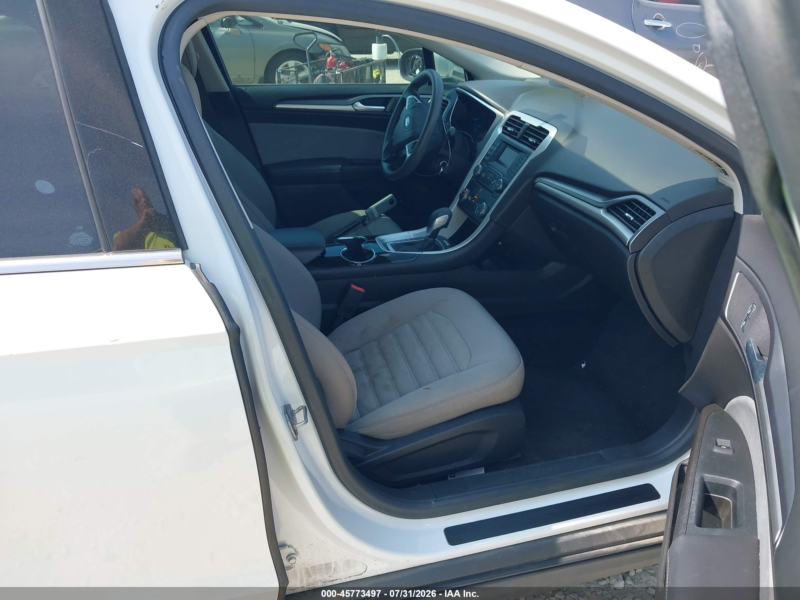 2014 Ford Fusion S Белый vin: 1FA6P0G71E5372262