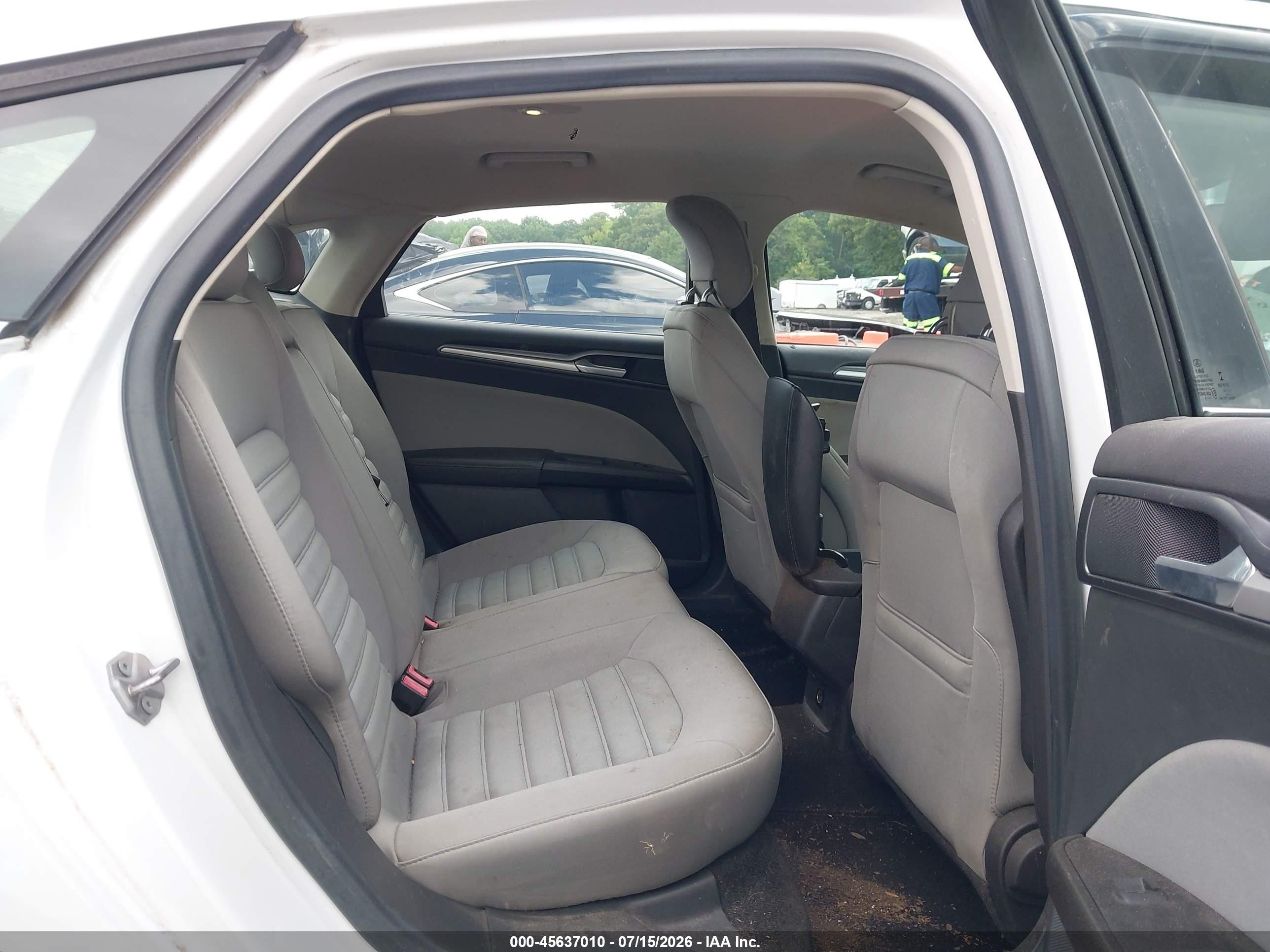2014 Ford Fusion S White vin: 1FA6P0G72E5399065