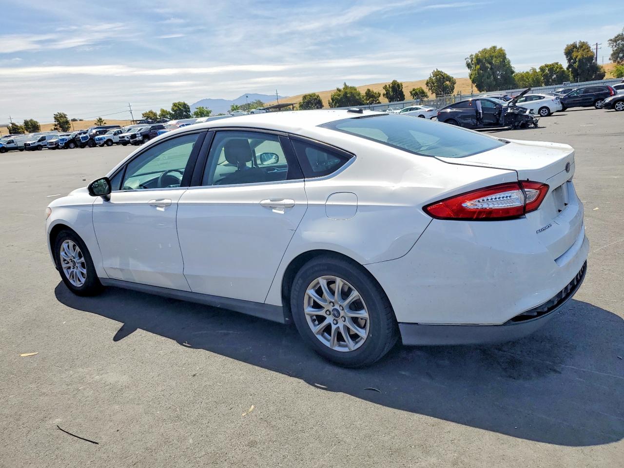 2015 Ford Fusion S White vin: 1FA6P0G72F5119095