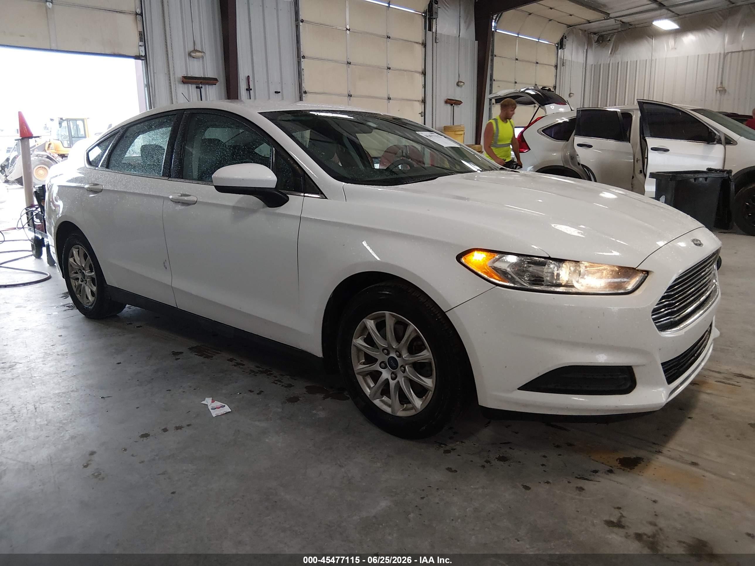 2015 Ford Fusion S White vin: 1FA6P0G72F5127696