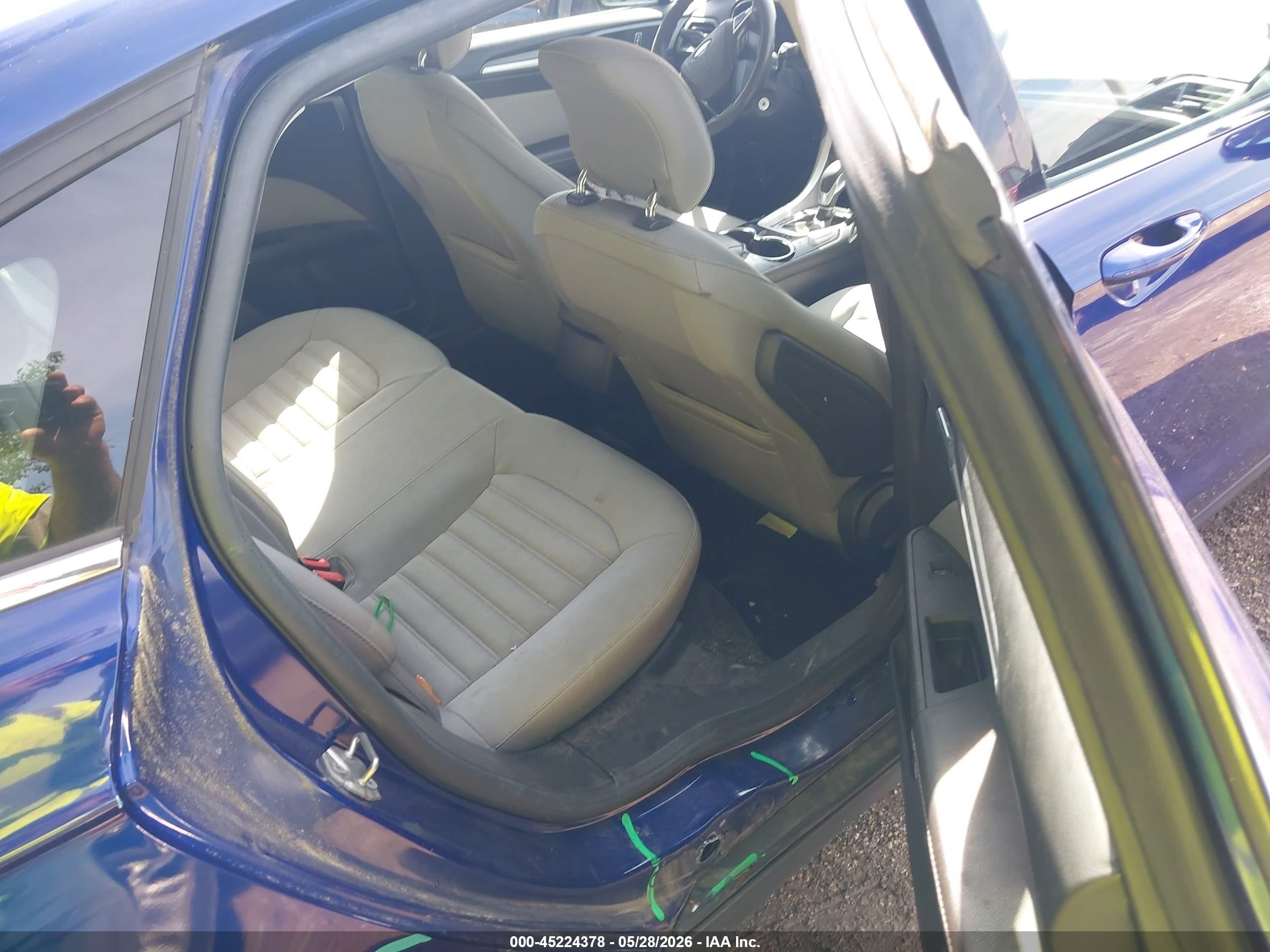 2014 Ford Fusion S Синий vin: 1FA6P0G73E5364762