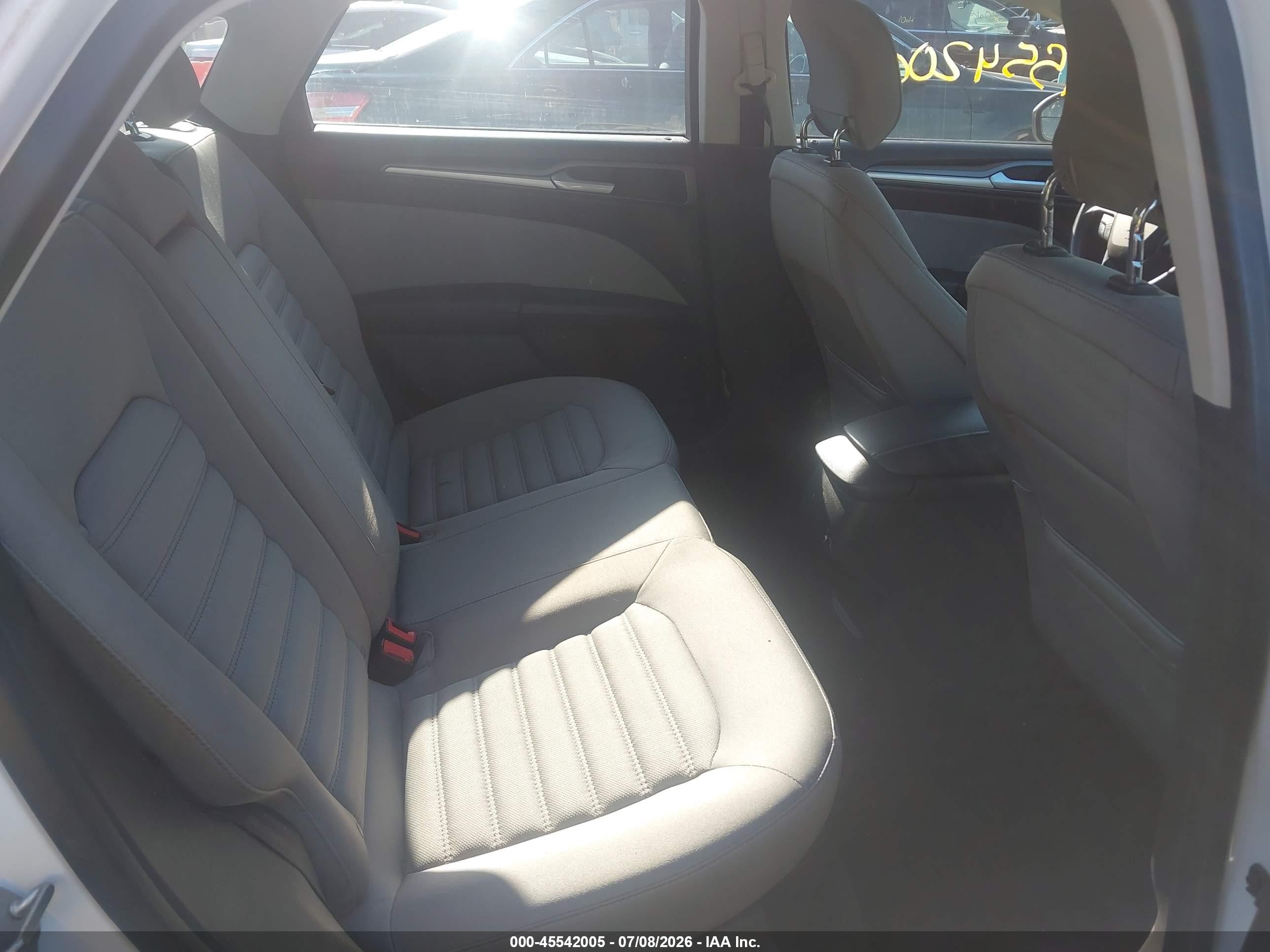 2014 Ford Fusion S White vin: 1FA6P0G73E5375809