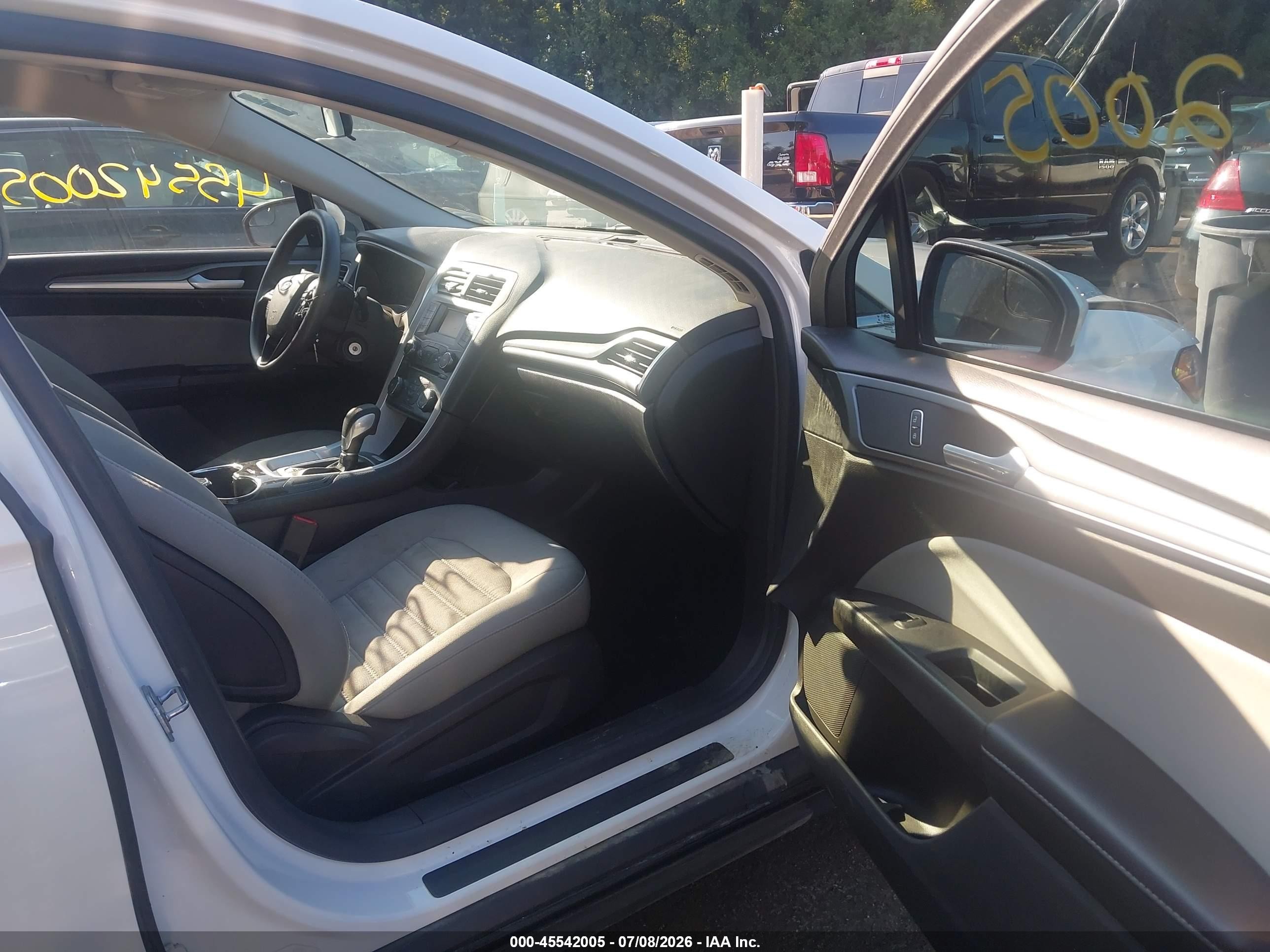 2014 Ford Fusion S White vin: 1FA6P0G73E5375809
