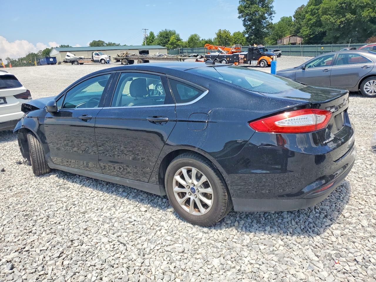 2015 Ford Fusion S Черный vin: 1FA6P0G73F5122894