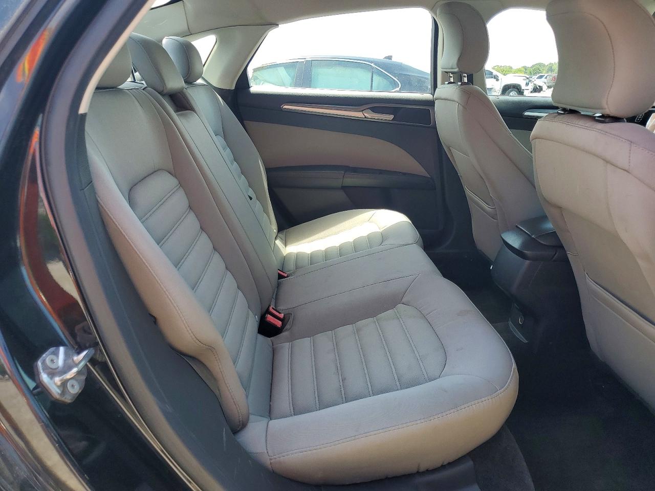 2015 Ford Fusion S Черный vin: 1FA6P0G73F5122894