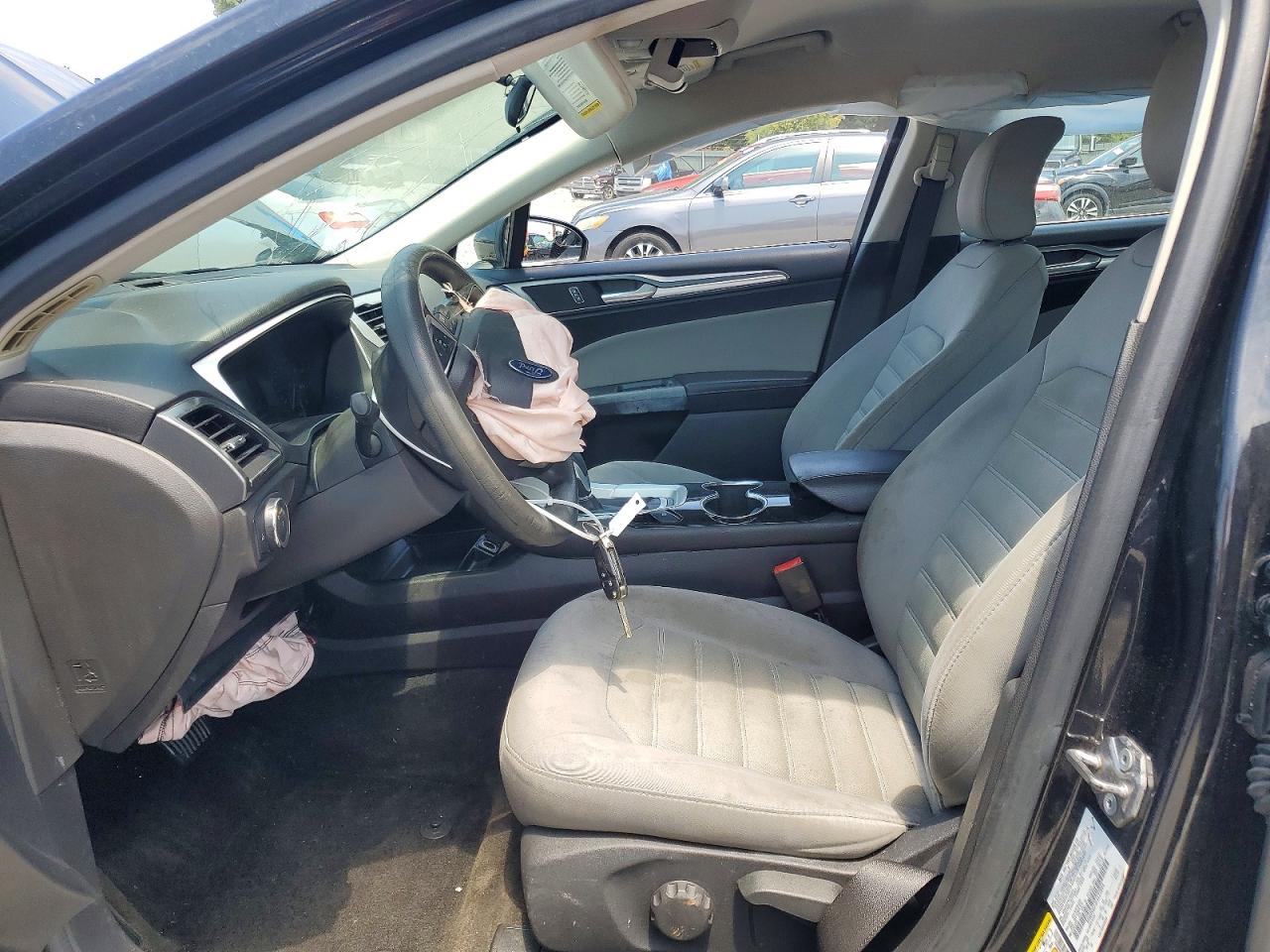 2015 Ford Fusion S Черный vin: 1FA6P0G73F5122894
