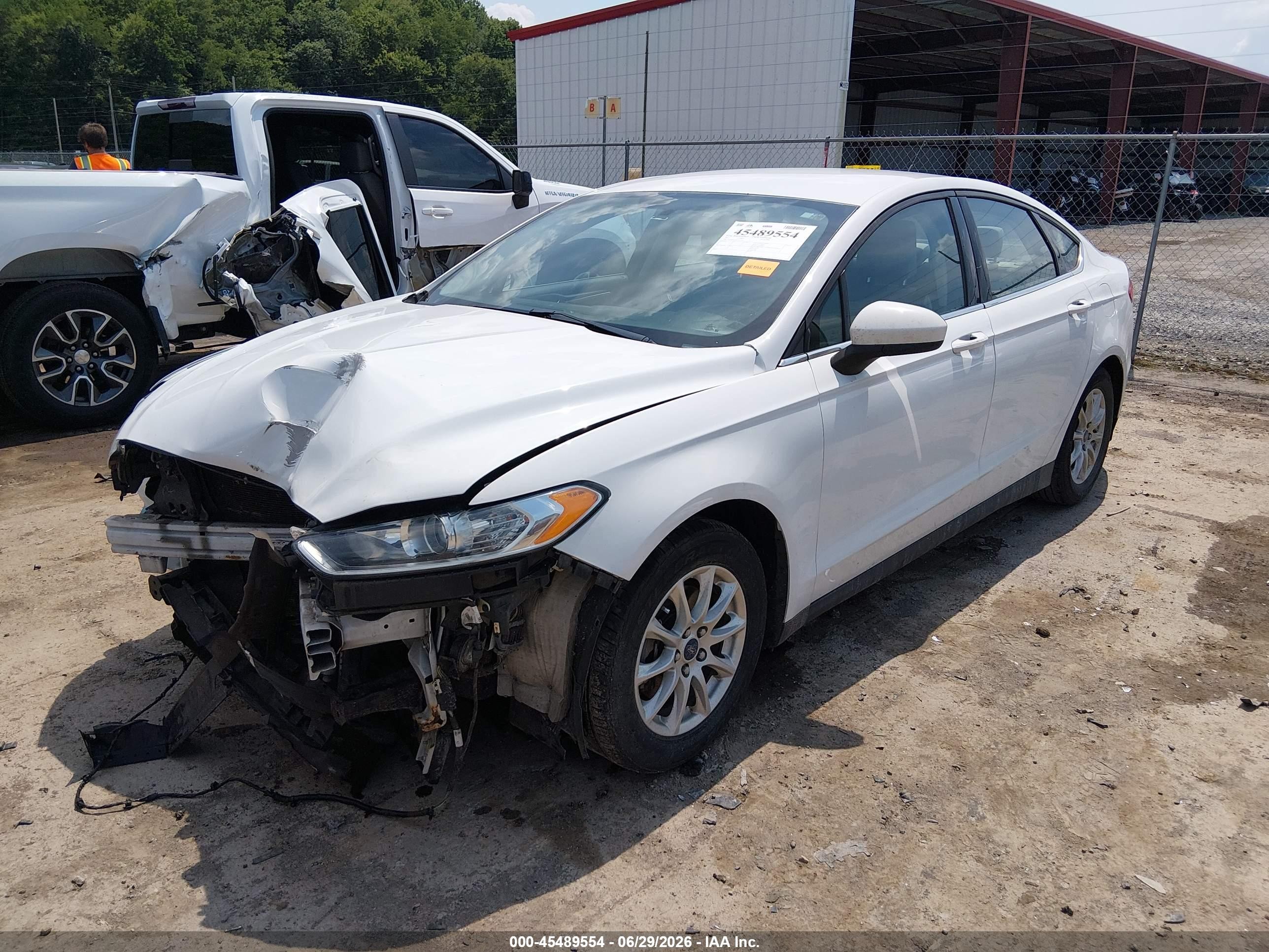 2015 Ford Fusion S Белый vin: 1FA6P0G73F5127772