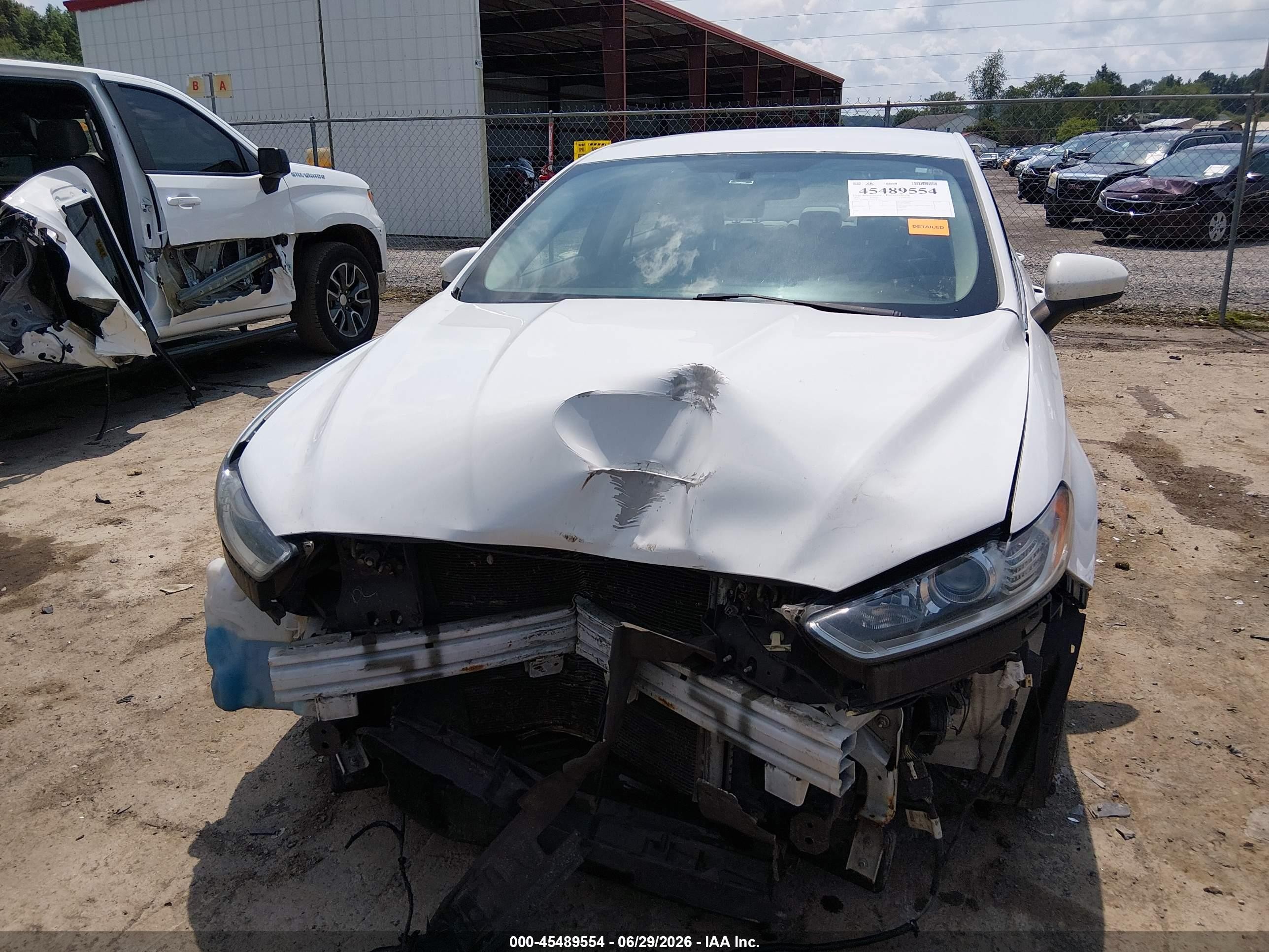 2015 Ford Fusion S Белый vin: 1FA6P0G73F5127772