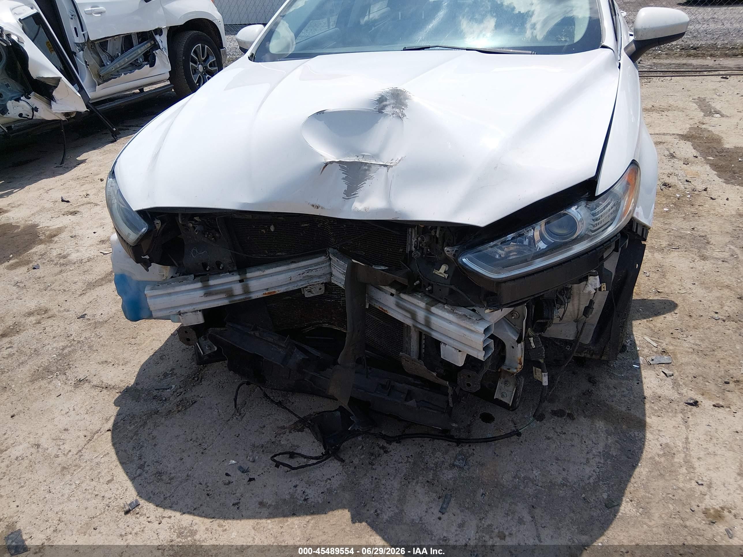 2015 Ford Fusion S Белый vin: 1FA6P0G73F5127772