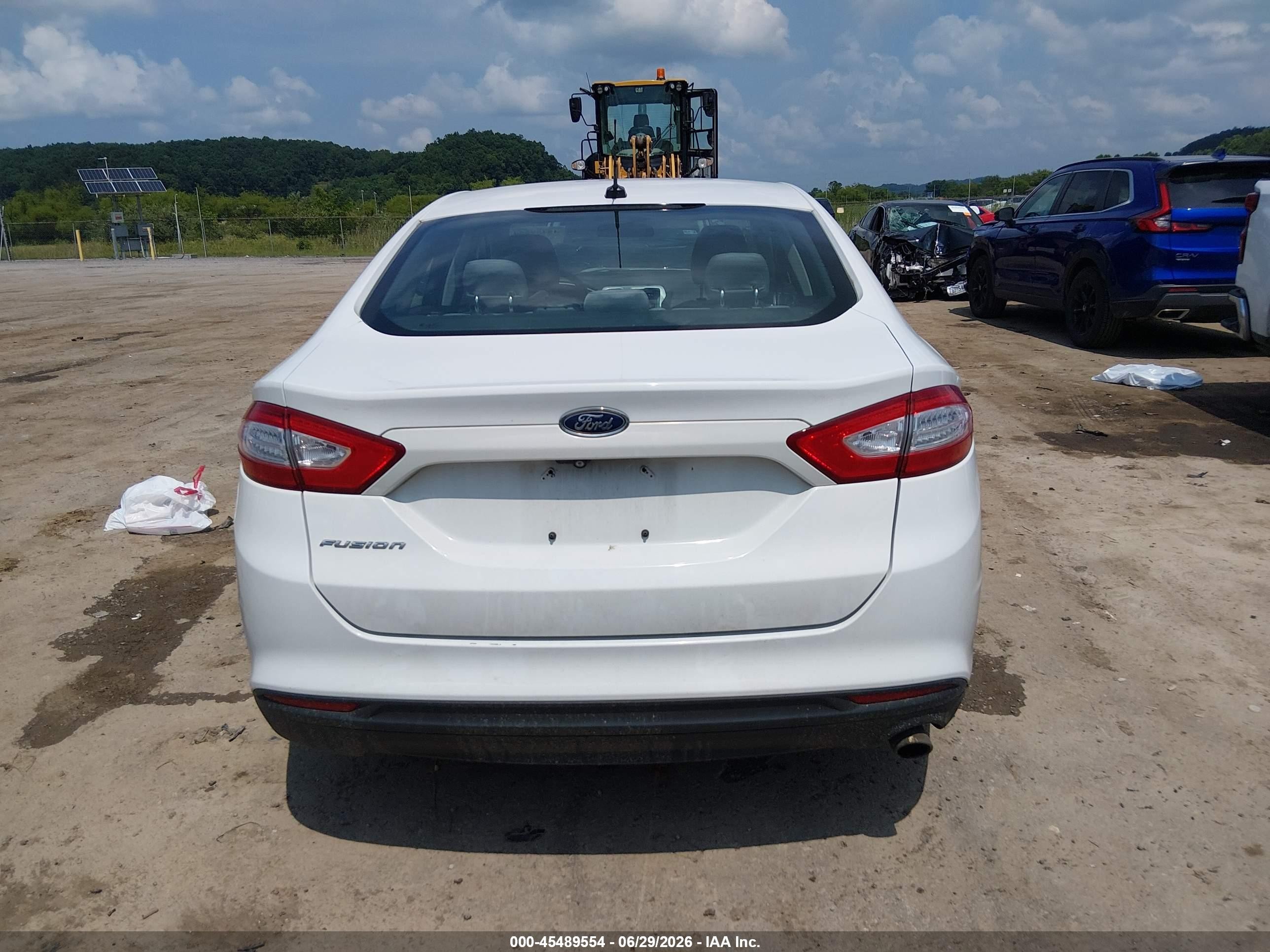 2015 Ford Fusion S Белый vin: 1FA6P0G73F5127772