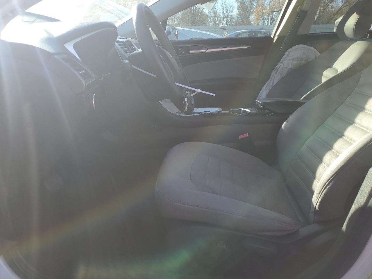 2015 Ford Fusion S White vin: 1FA6P0G74F5114917