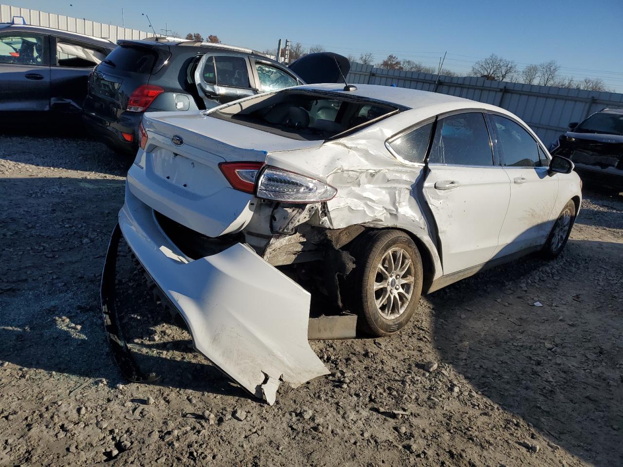 2015 Ford Fusion S White vin: 1FA6P0G74F5114917
