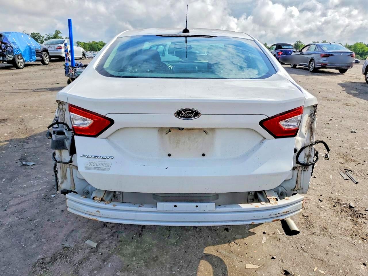 2015 Ford Fusion S White vin: 1FA6P0G74F5129398