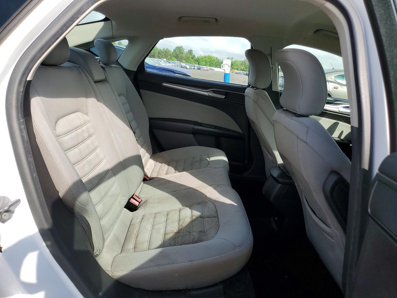 2015 Ford Fusion S White vin: 1FA6P0G74F5129398