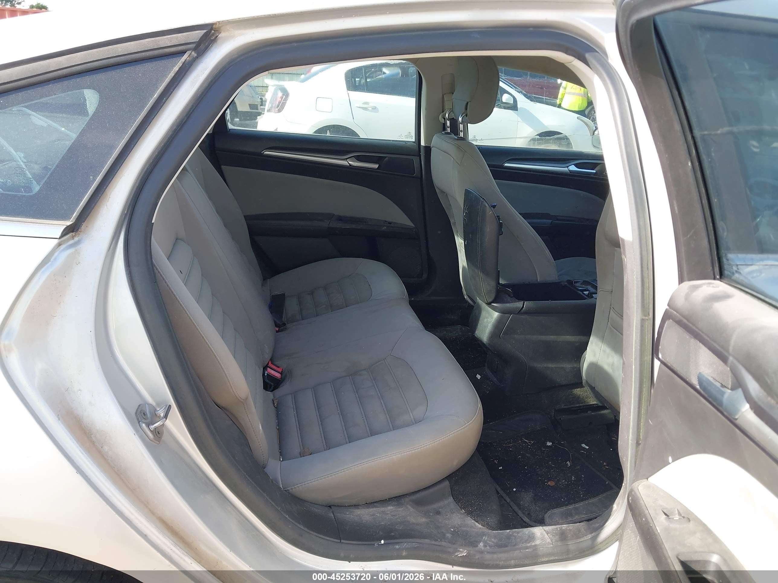 2014 Ford Fusion S Silver vin: 1FA6P0G75E5351785