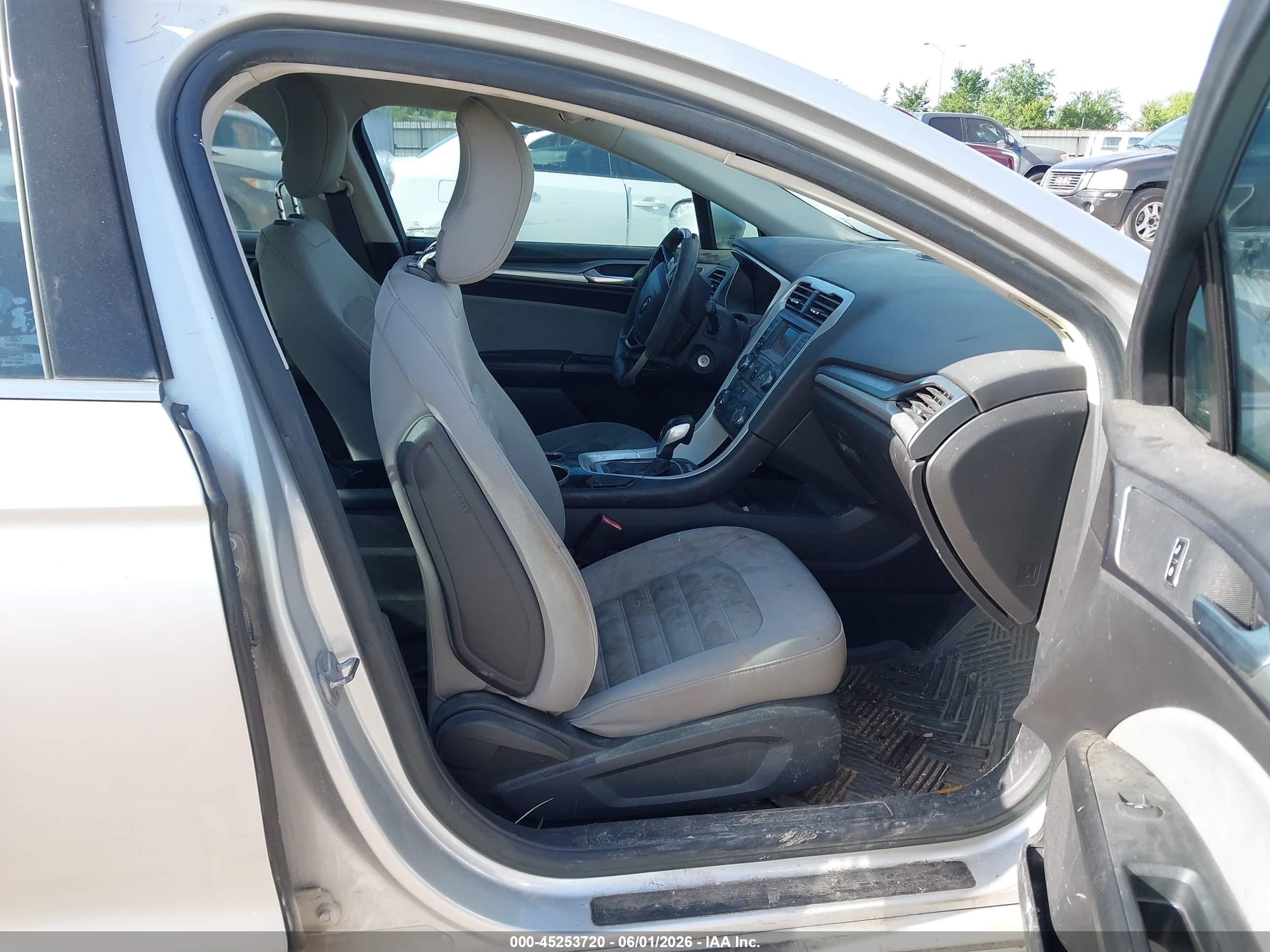 2014 Ford Fusion S Silver vin: 1FA6P0G75E5351785