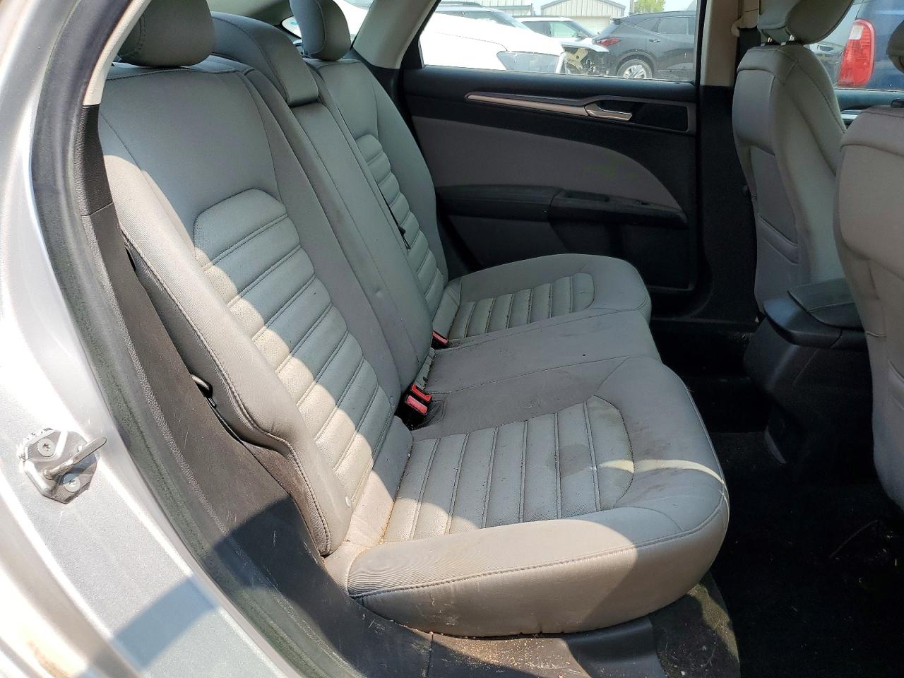 2015 Ford Fusion S Silver vin: 1FA6P0G75F5119155