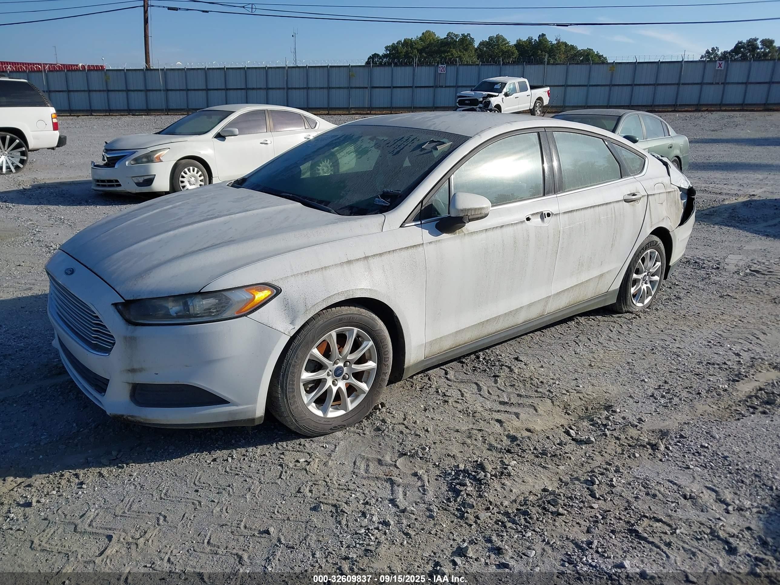2015 Ford Fusion S White vin: 1FA6P0G75F5130298
