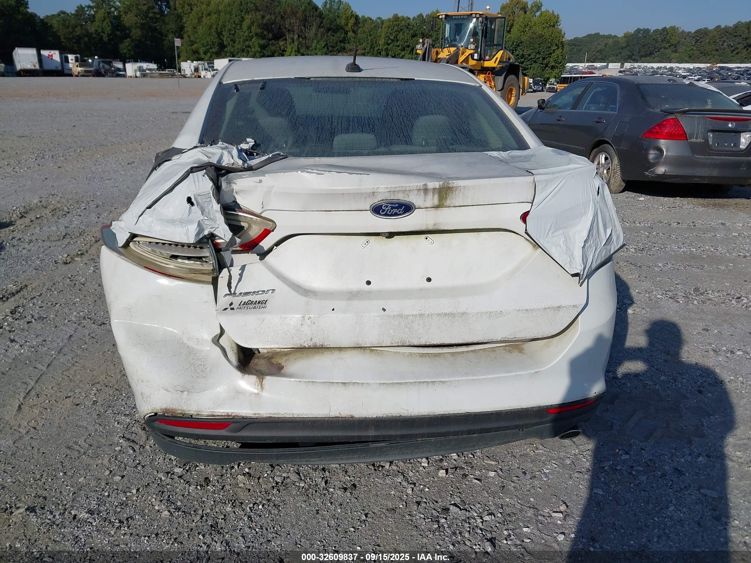 2015 Ford Fusion S White vin: 1FA6P0G75F5130298