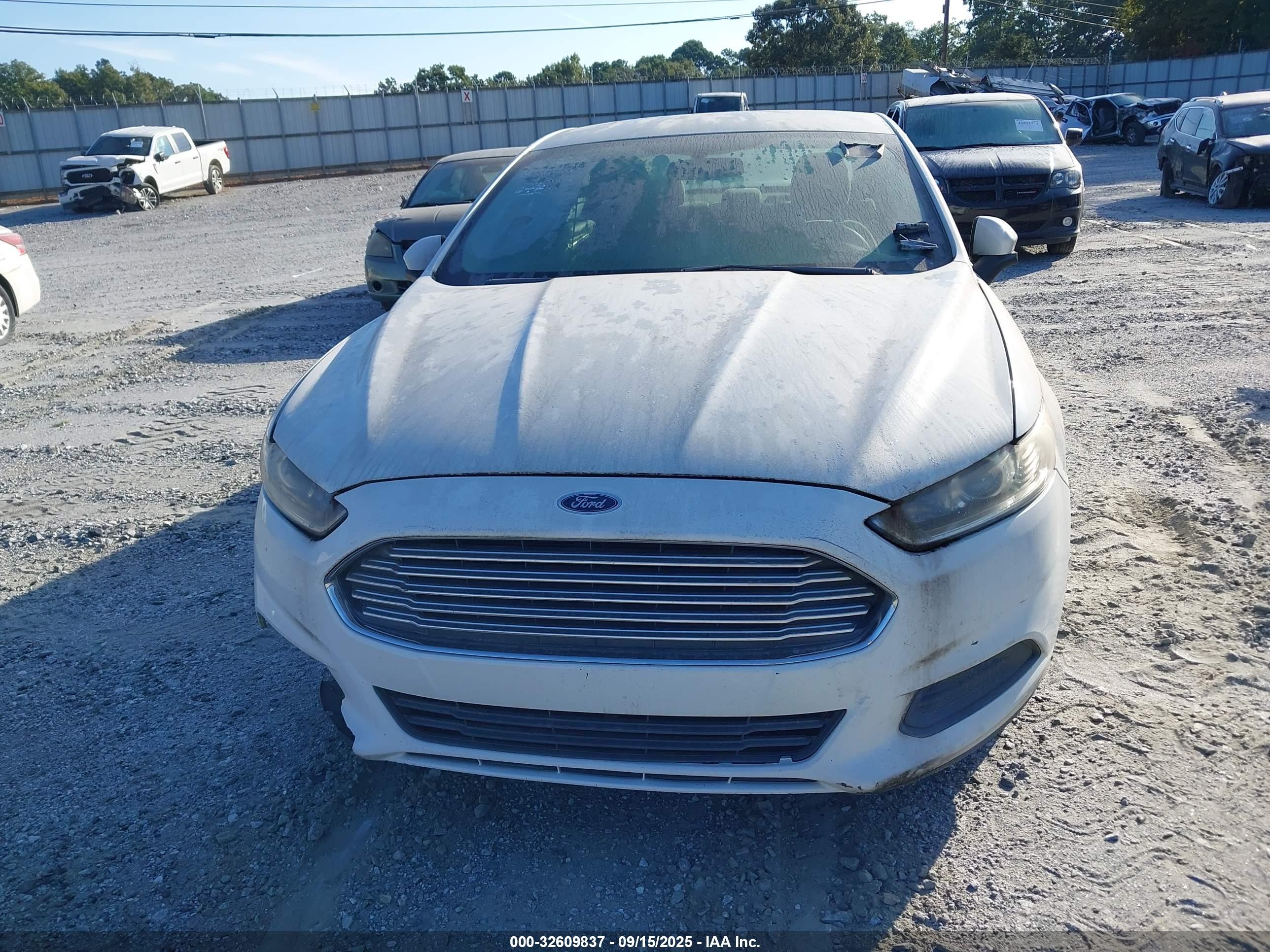 2015 Ford Fusion S White vin: 1FA6P0G75F5130298