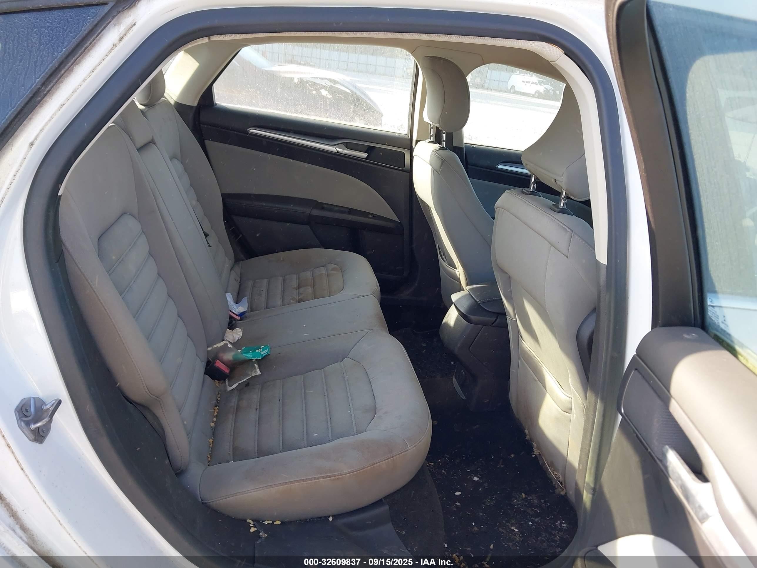 2015 Ford Fusion S White vin: 1FA6P0G75F5130298