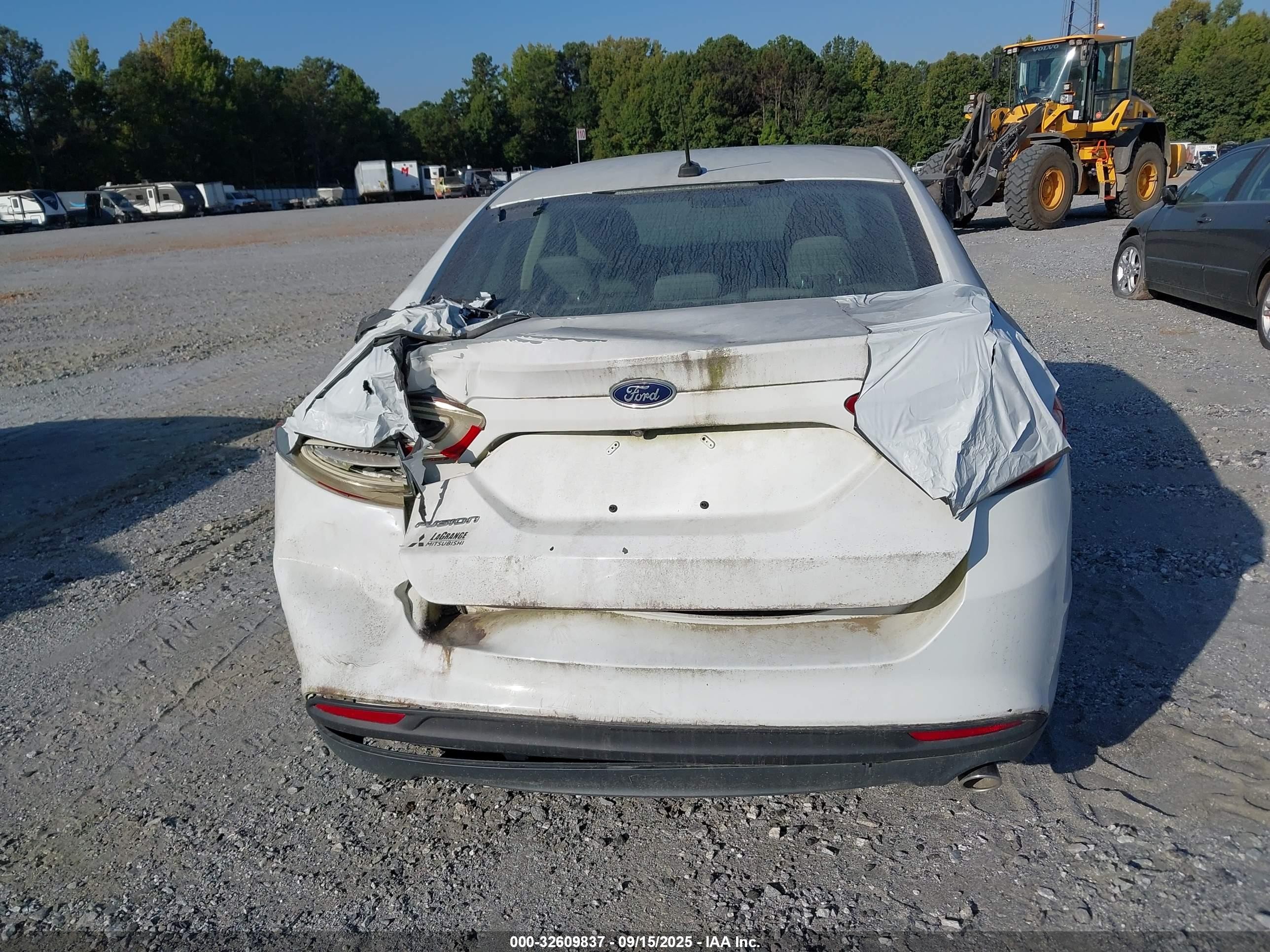 2015 Ford Fusion S White vin: 1FA6P0G75F5130298