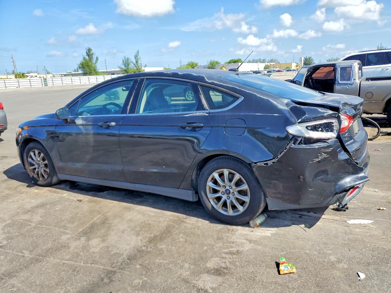 2015 Ford Fusion S Черный vin: 1FA6P0G76F5120086