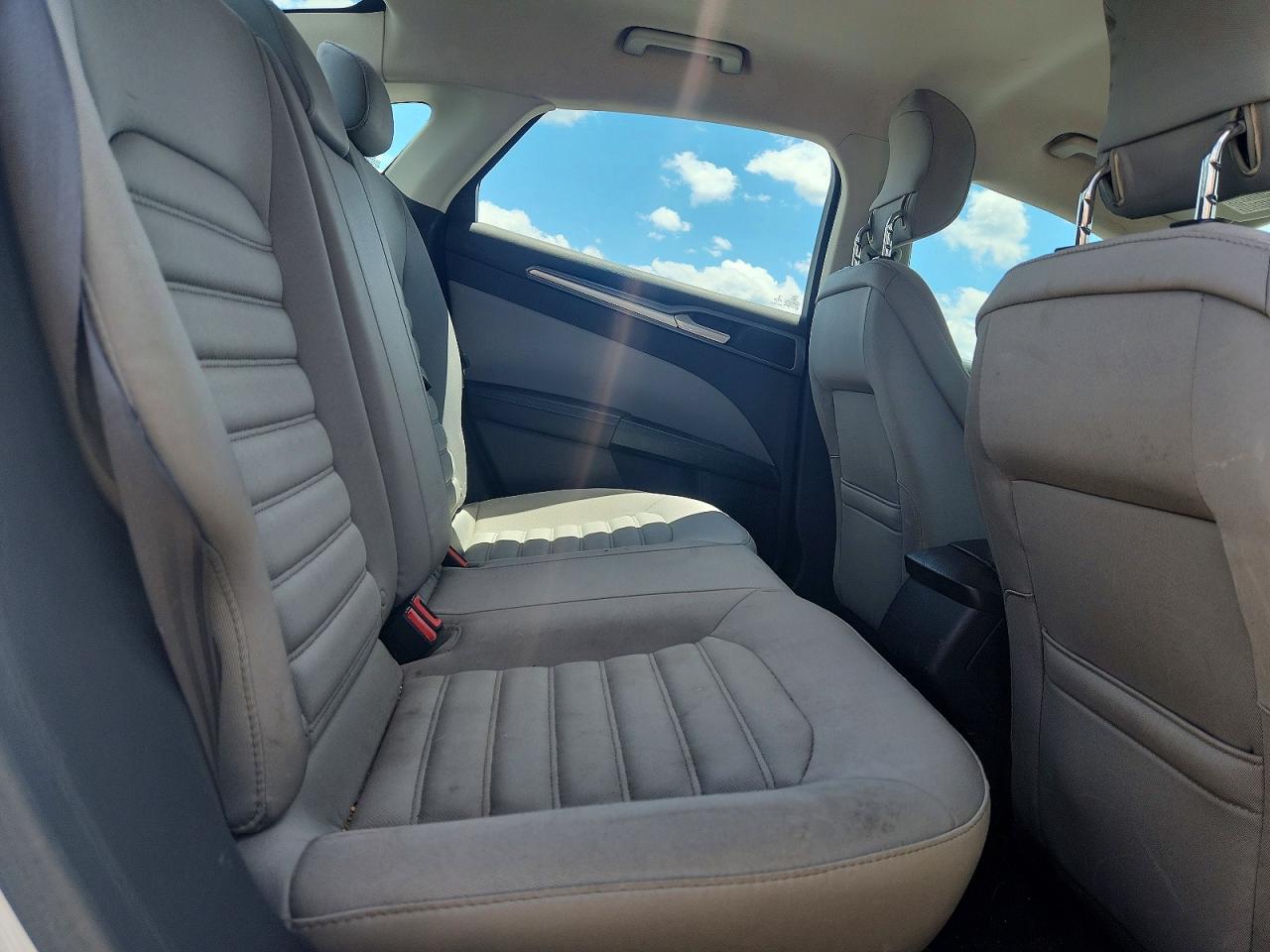 2014 Ford Fusion S White vin: 1FA6P0G77E5371696
