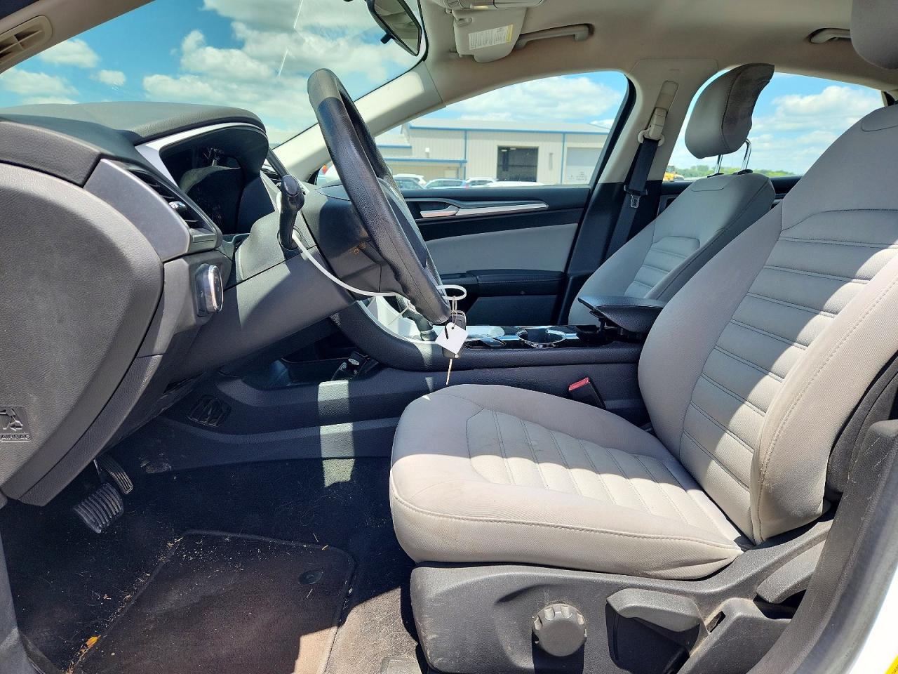 2014 Ford Fusion S White vin: 1FA6P0G77E5371696